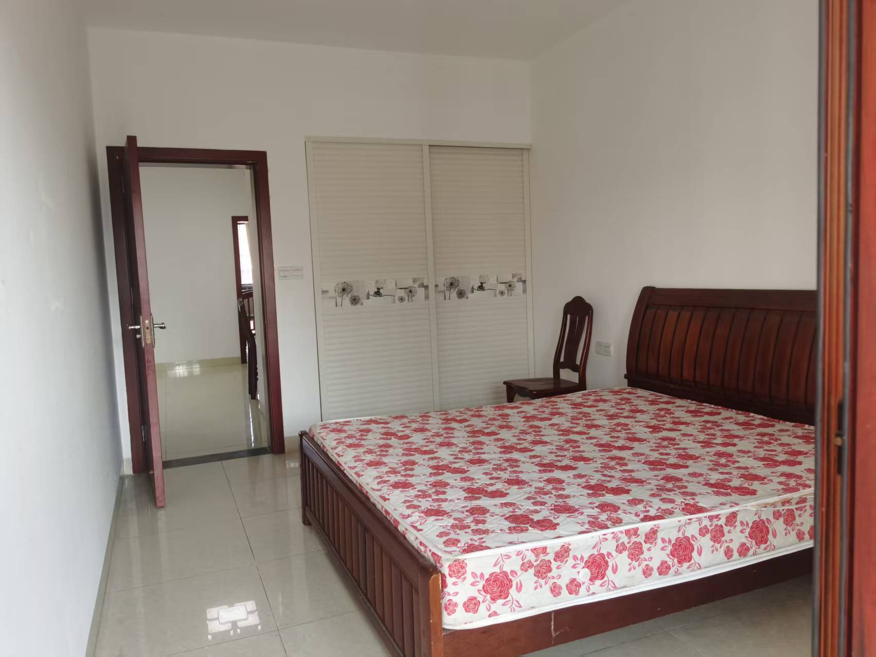 天酬尚都  1室2厅1卫    2000.0元/月室内图