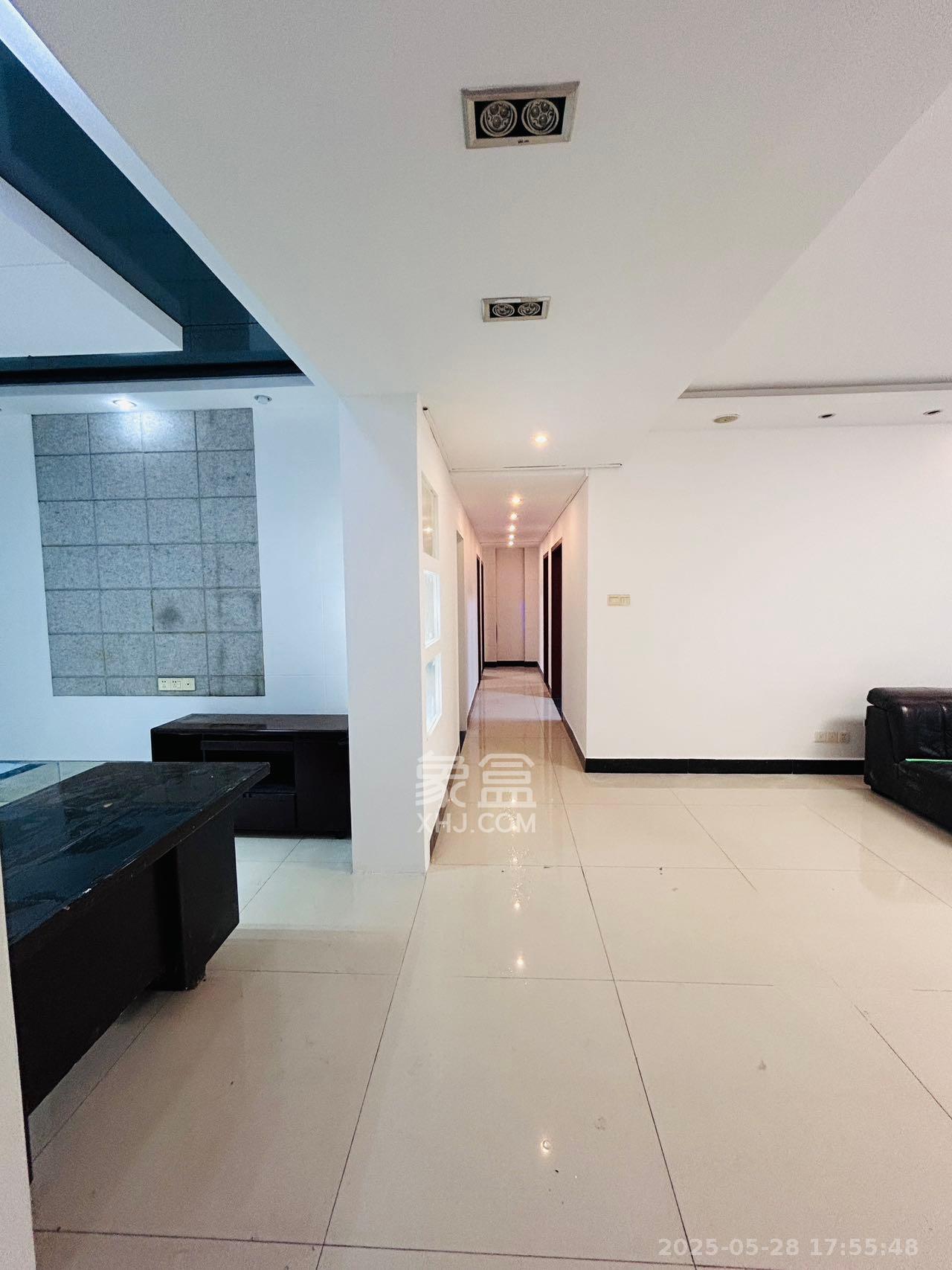 上河国际C区 4室2厅1卫 3500.0元/月 上河国际C区 4室2厅1卫 3500.0元/月室内图