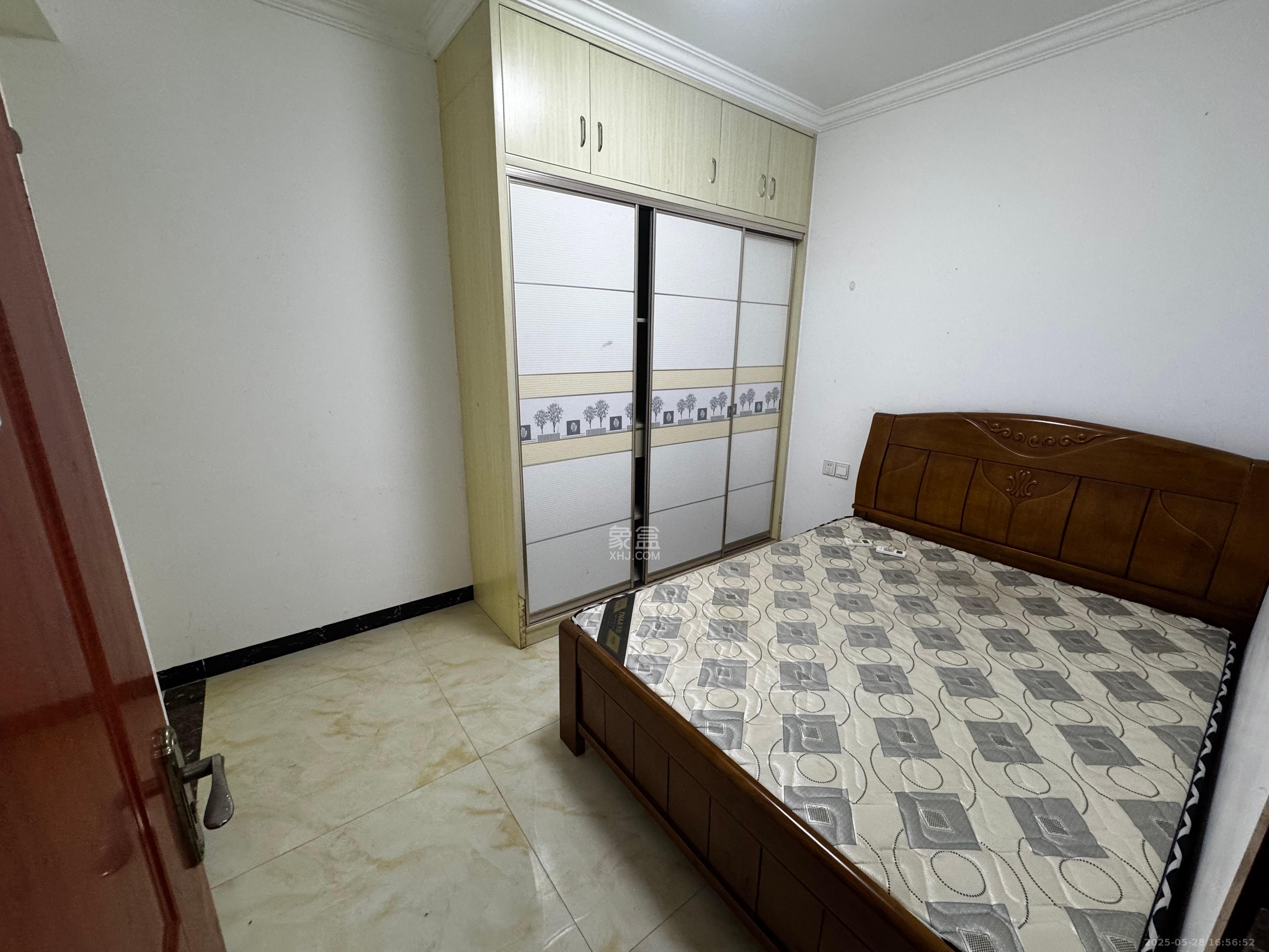 百纳广场(百纳公寓) 4室1厅2卫 3500.0元/月 百纳广场(百纳公寓) 4室1厅2卫 3500.0元/月室内图