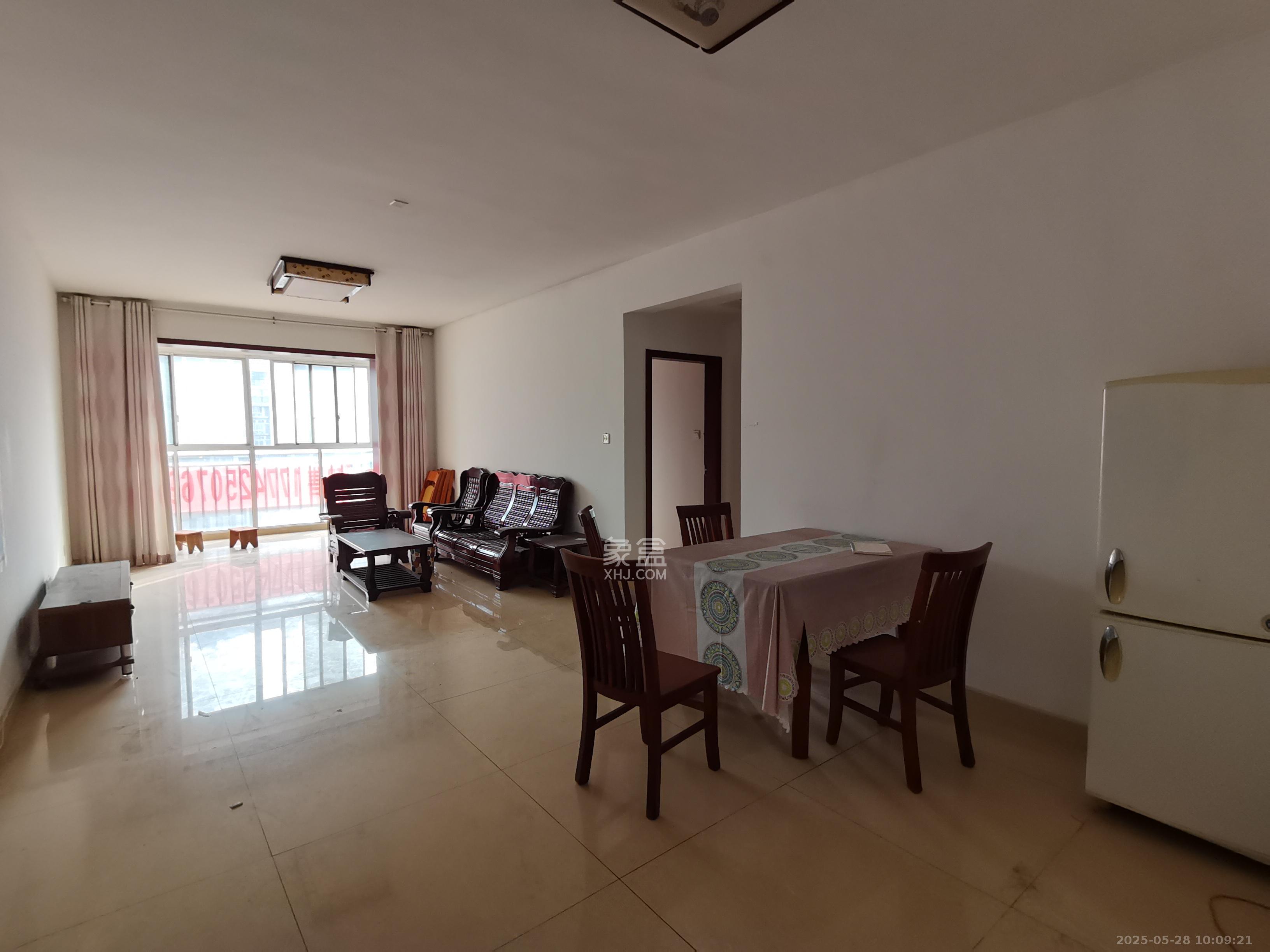 嘉盛华庭(一期、二期、三期) 2室2厅1卫 2200.0元/月 嘉盛华庭(一期、二期、三期) 2室2厅1卫 2200.0元/月室内图