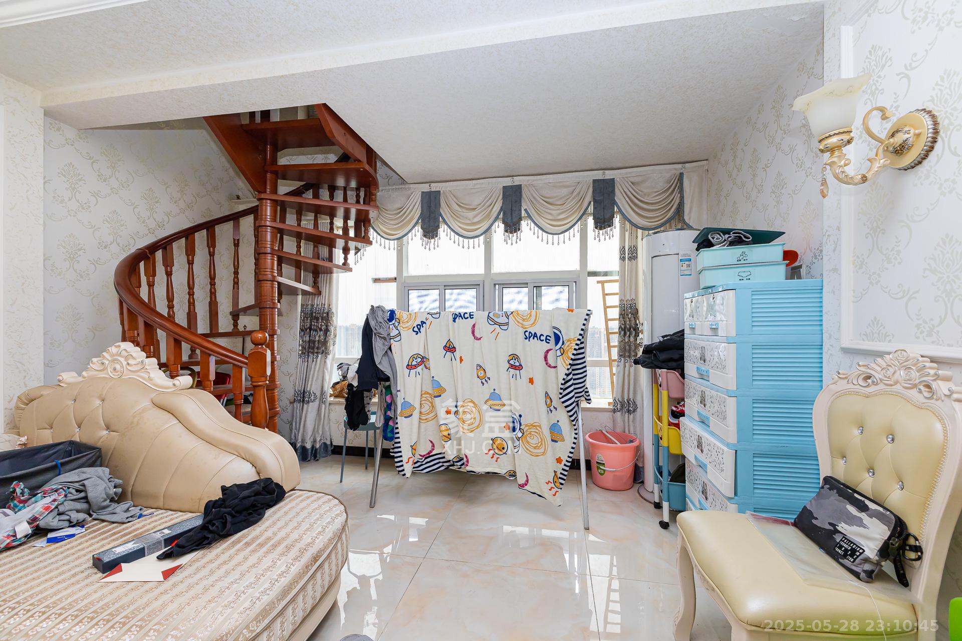 乾源国际 3室2厅1卫 88.0万 乾源国际 3室2厅1卫 88.0万阳台