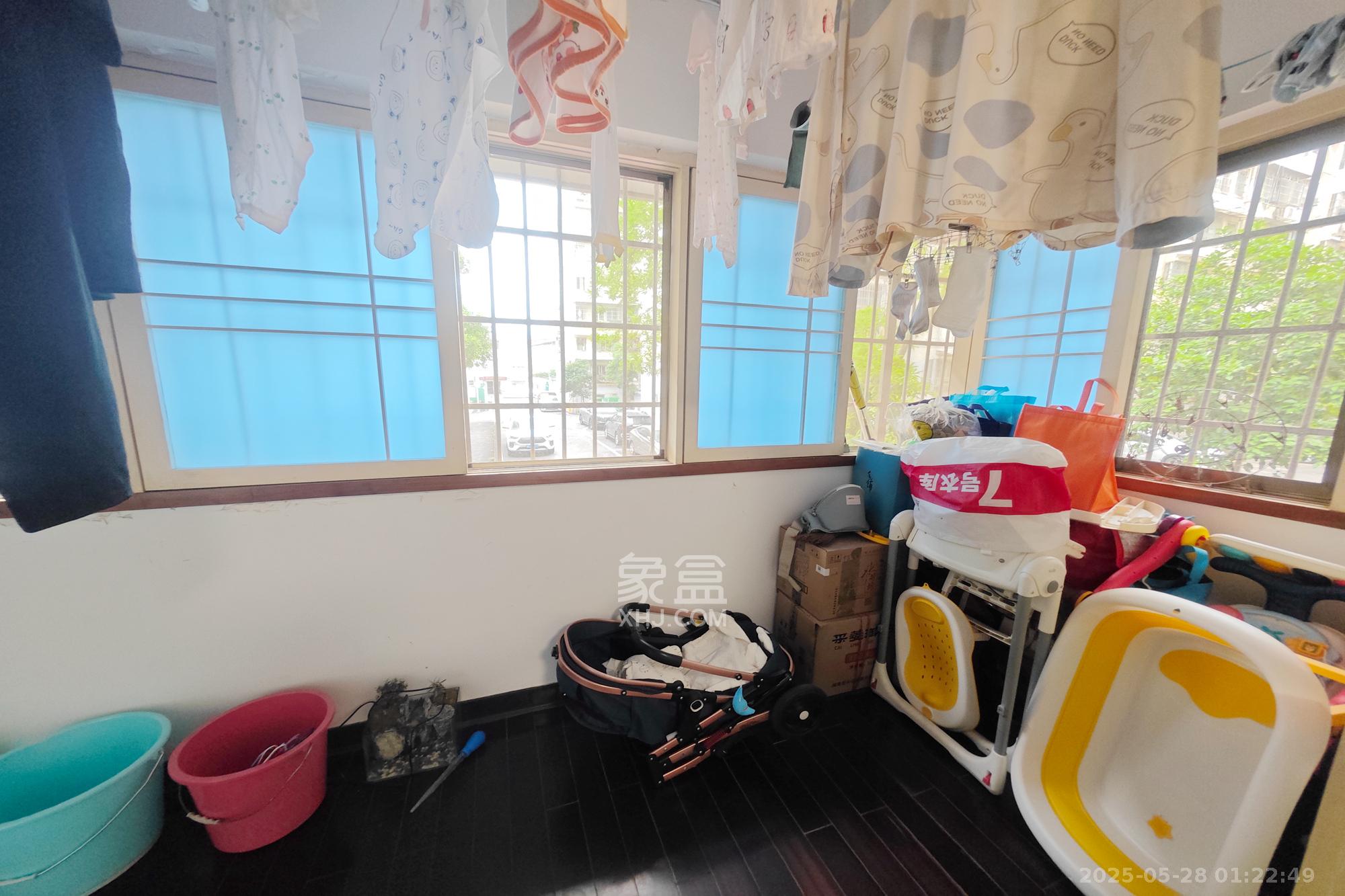 狮子山二片  3室2厅1卫    82.0万阳台