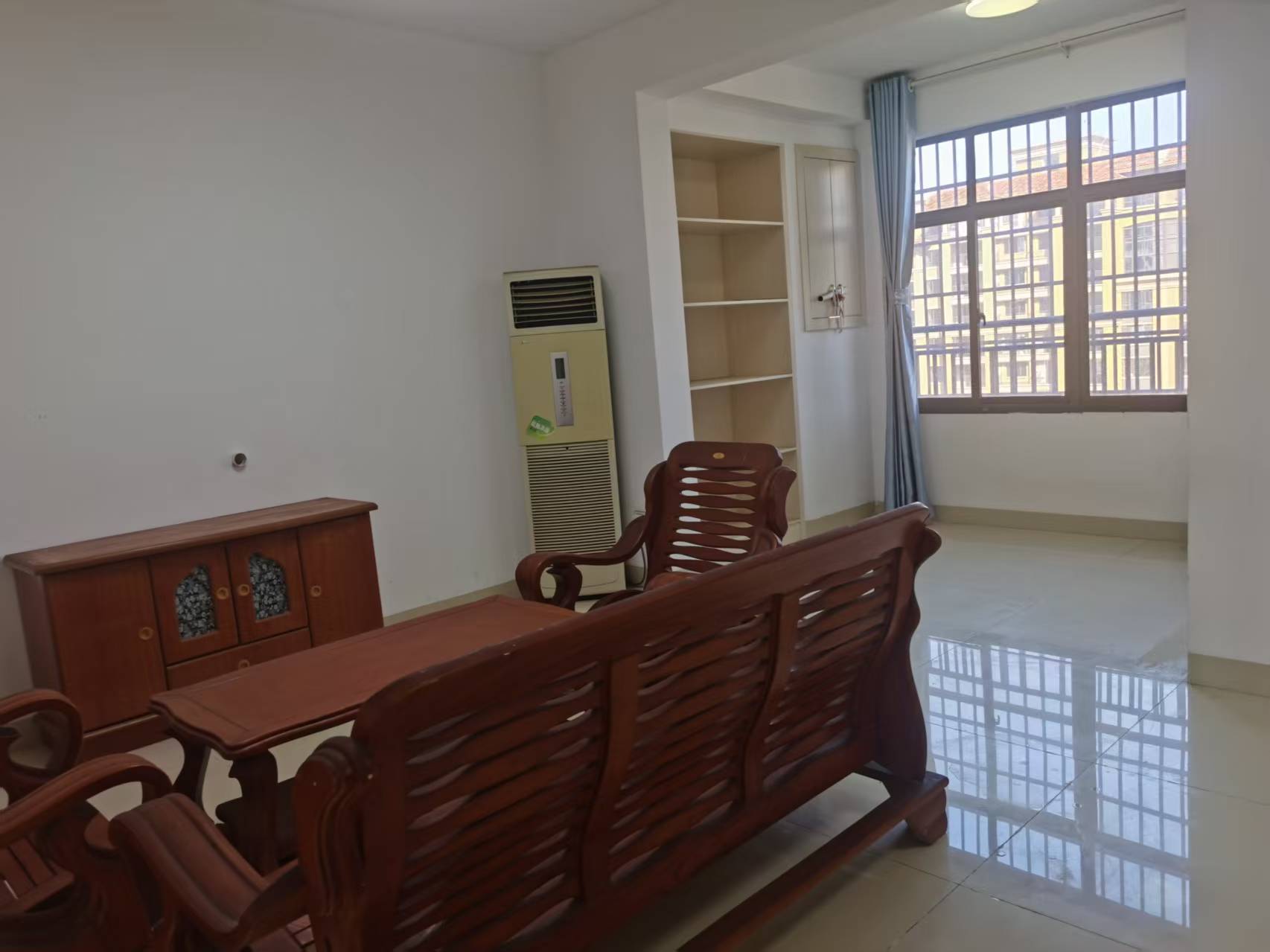 天酬尚都  1室2厅1卫    2000.0元/月室内图