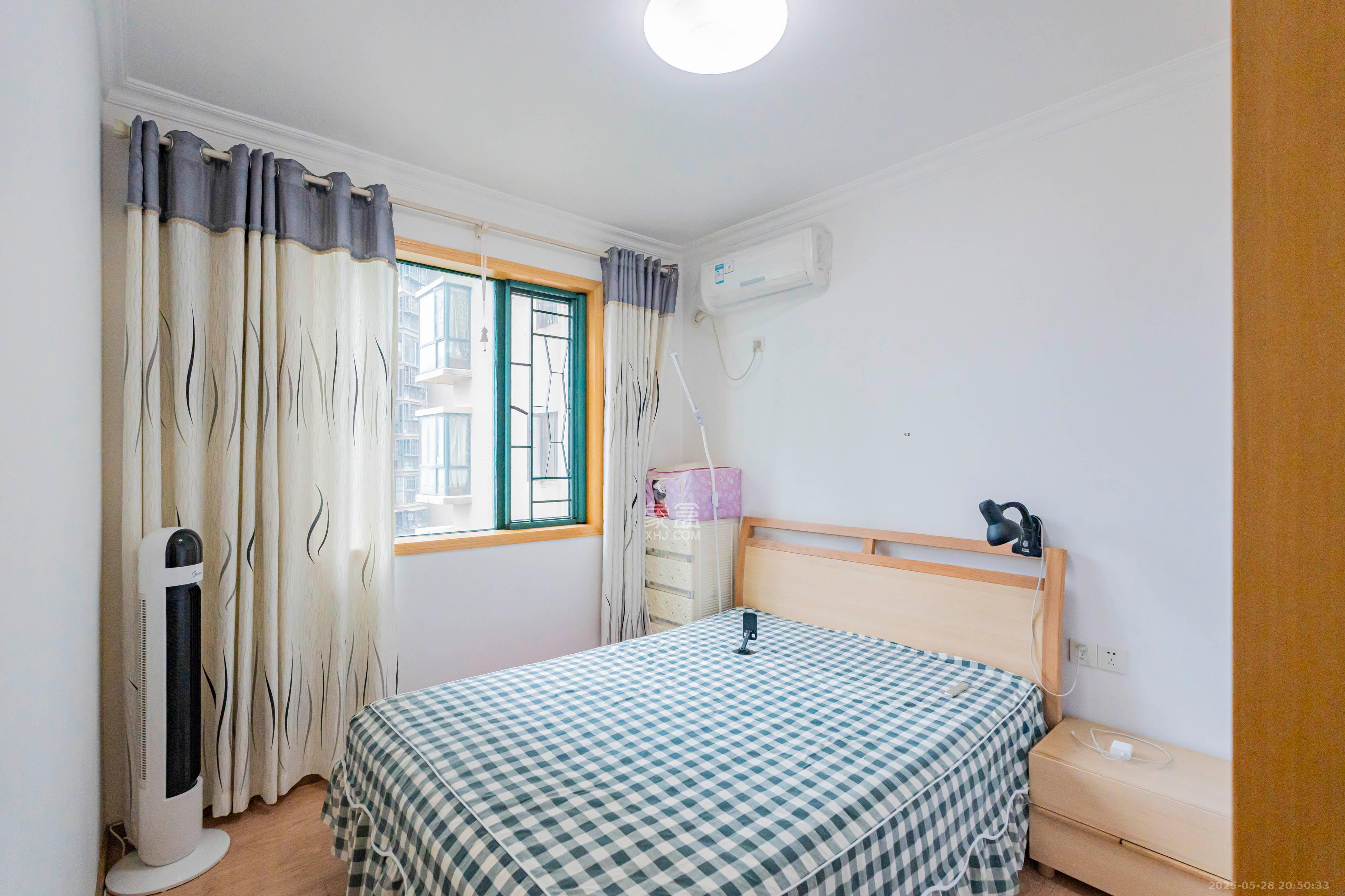 绿洲花园  2室2厅1卫    66.0万卧室