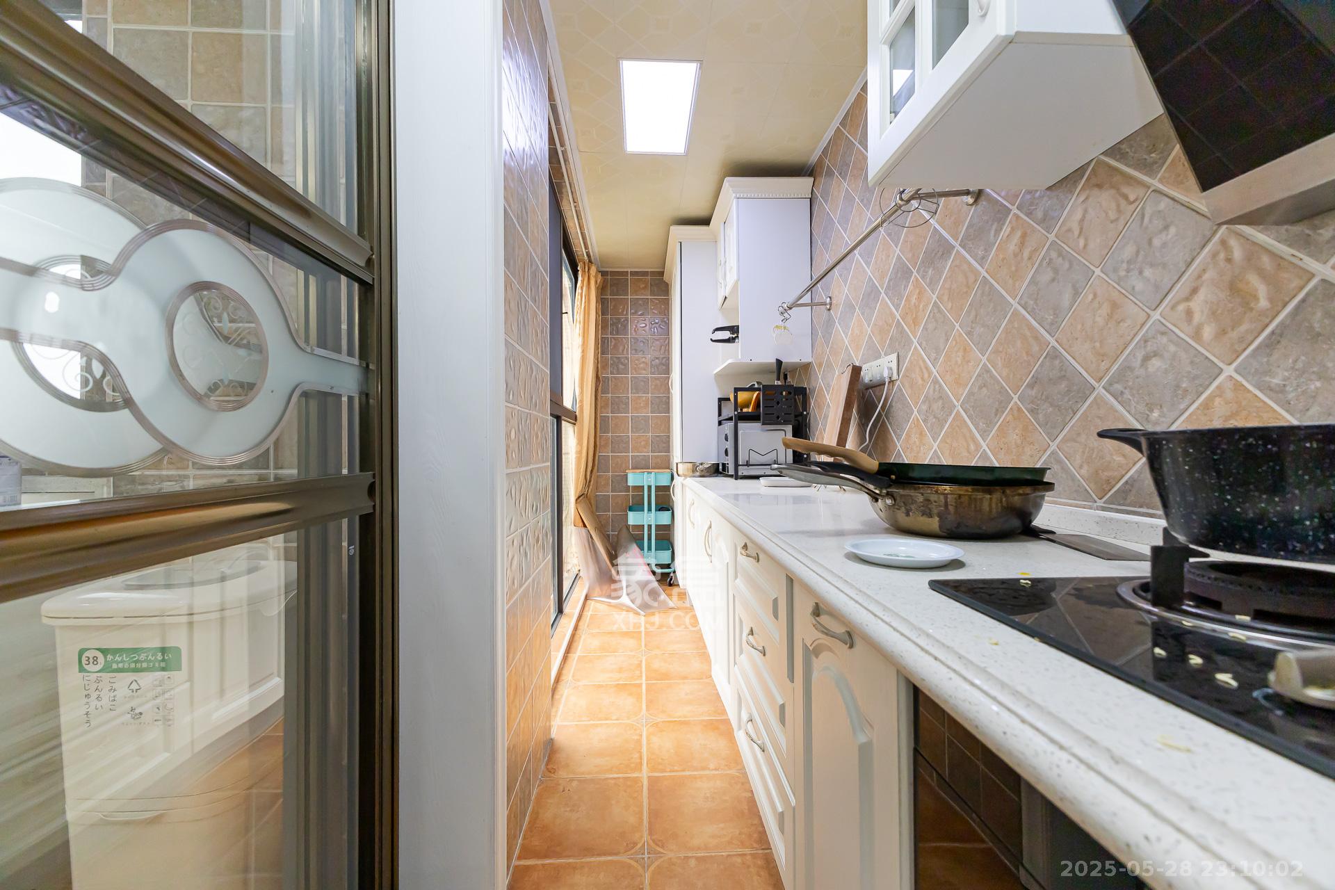 乾源国际 3室2厅1卫 88.0万 乾源国际 3室2厅1卫 88.0万厨房