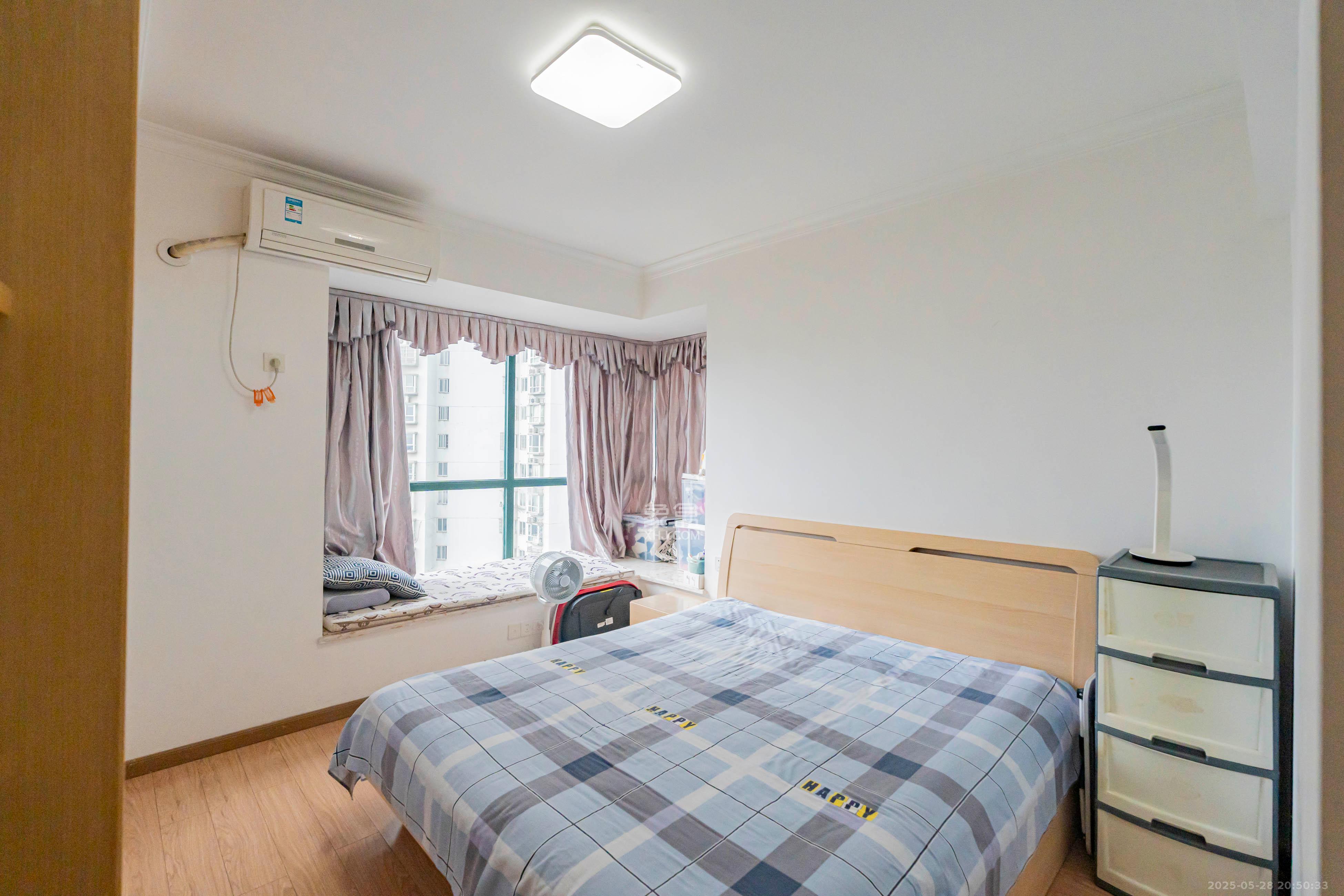 绿洲花园  2室2厅1卫    66.0万卧室