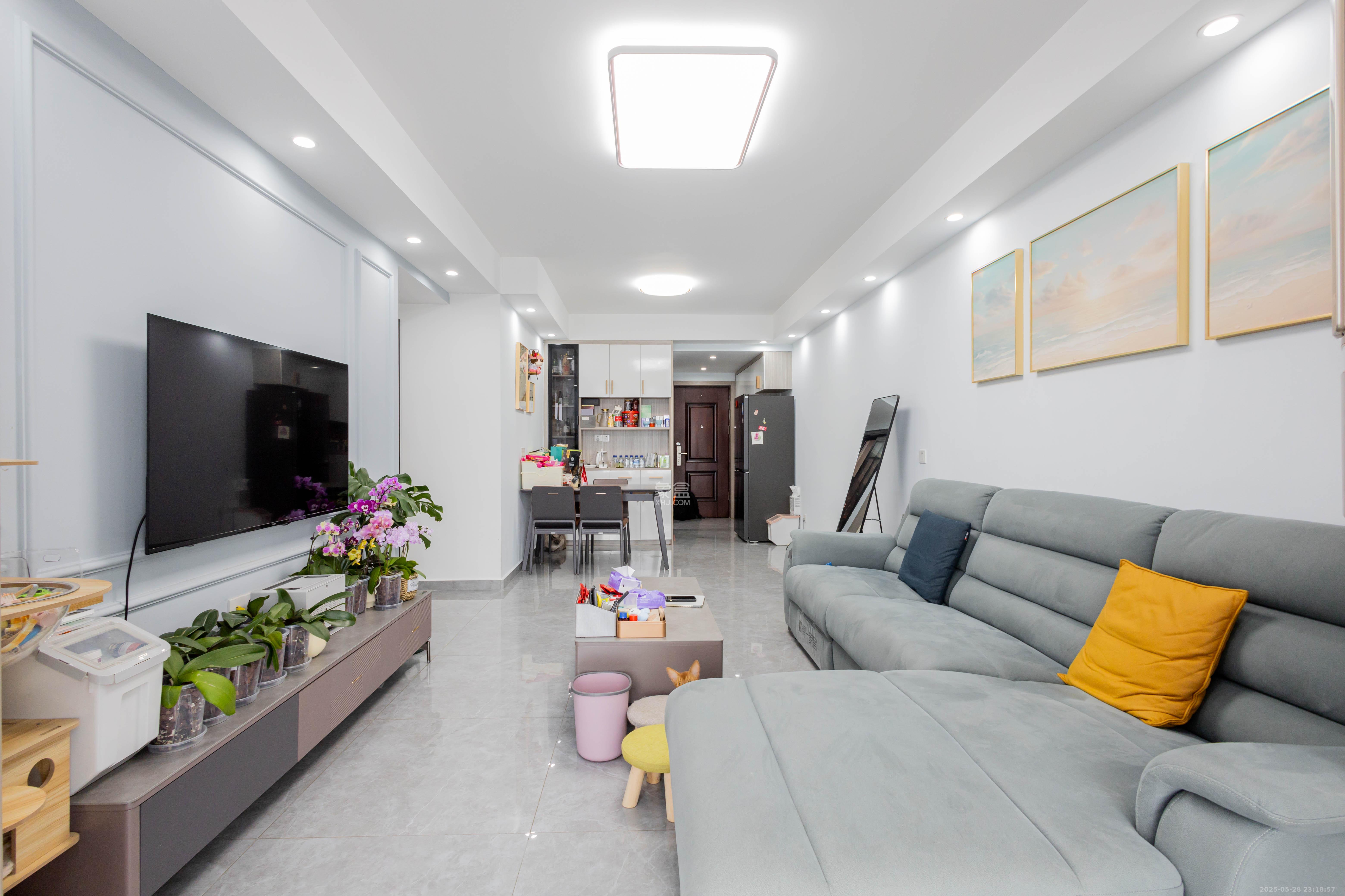 雅居乐新地  3室2厅1卫    85.0万 雅居乐新地  3室2厅1卫    85.0万客厅