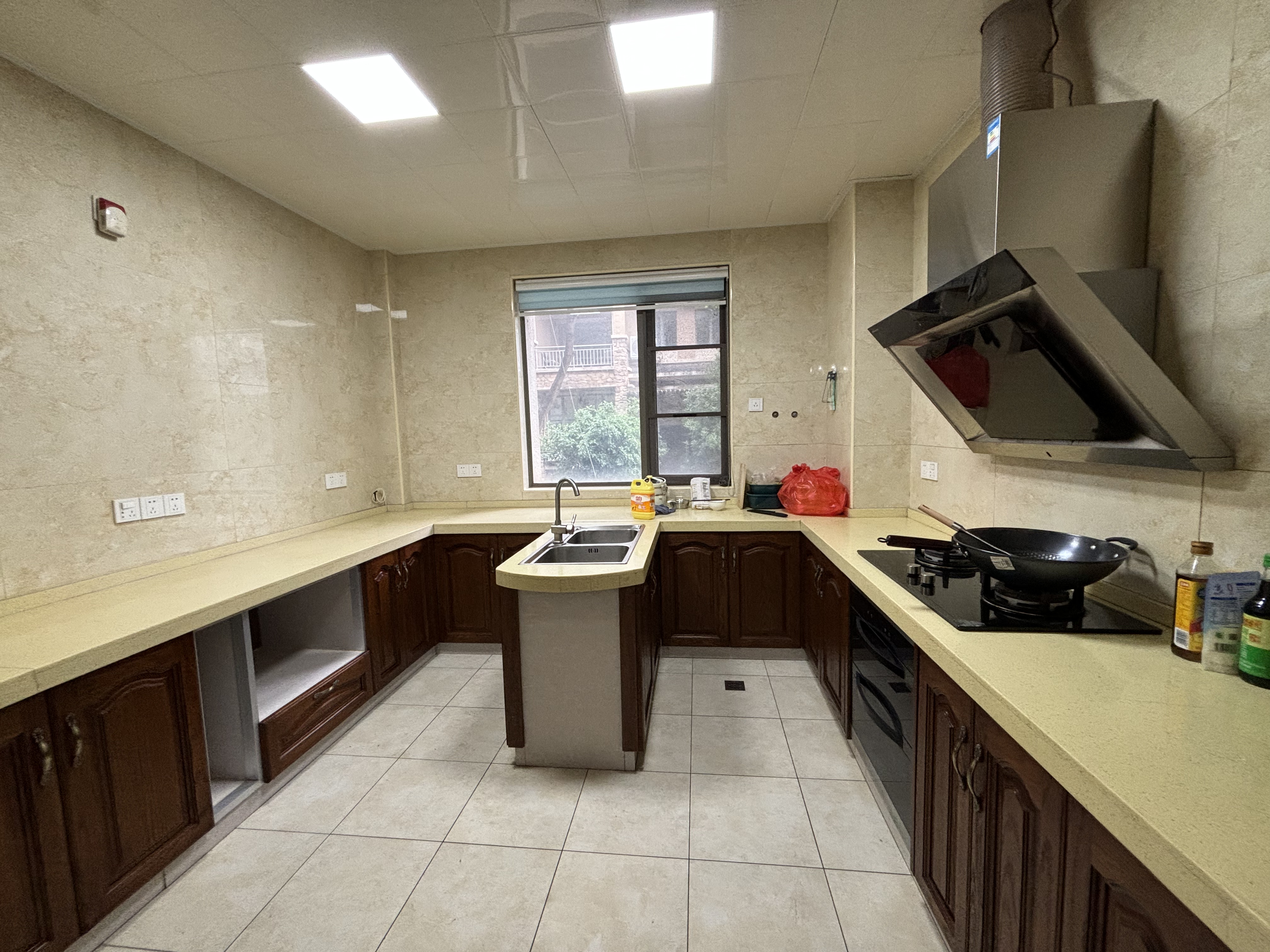 天泉一品别墅 6室2厅4卫 260.0万 天泉一品别墅 6室2厅4卫 260.0万室内图