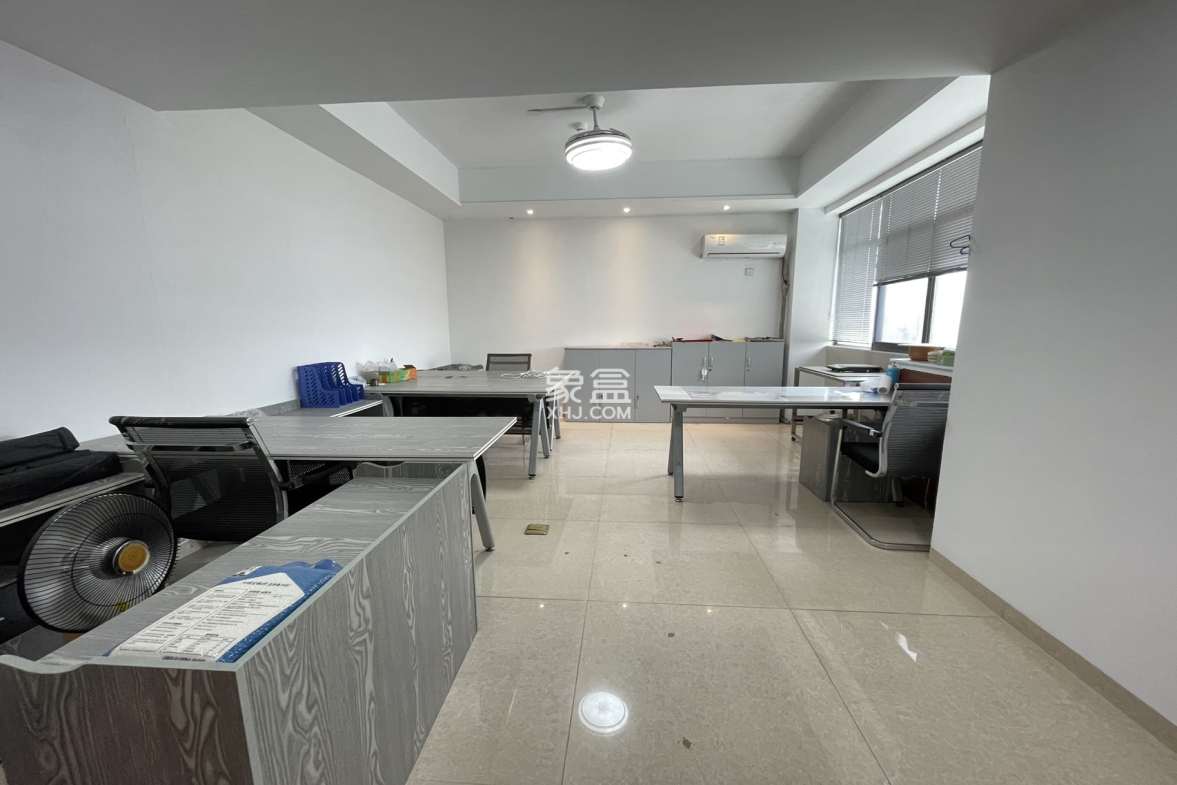 金茂尚都天台路123号 1室1厅1卫 24.0万 金茂尚都天台路123号 1室1厅1卫 24.0万室内图