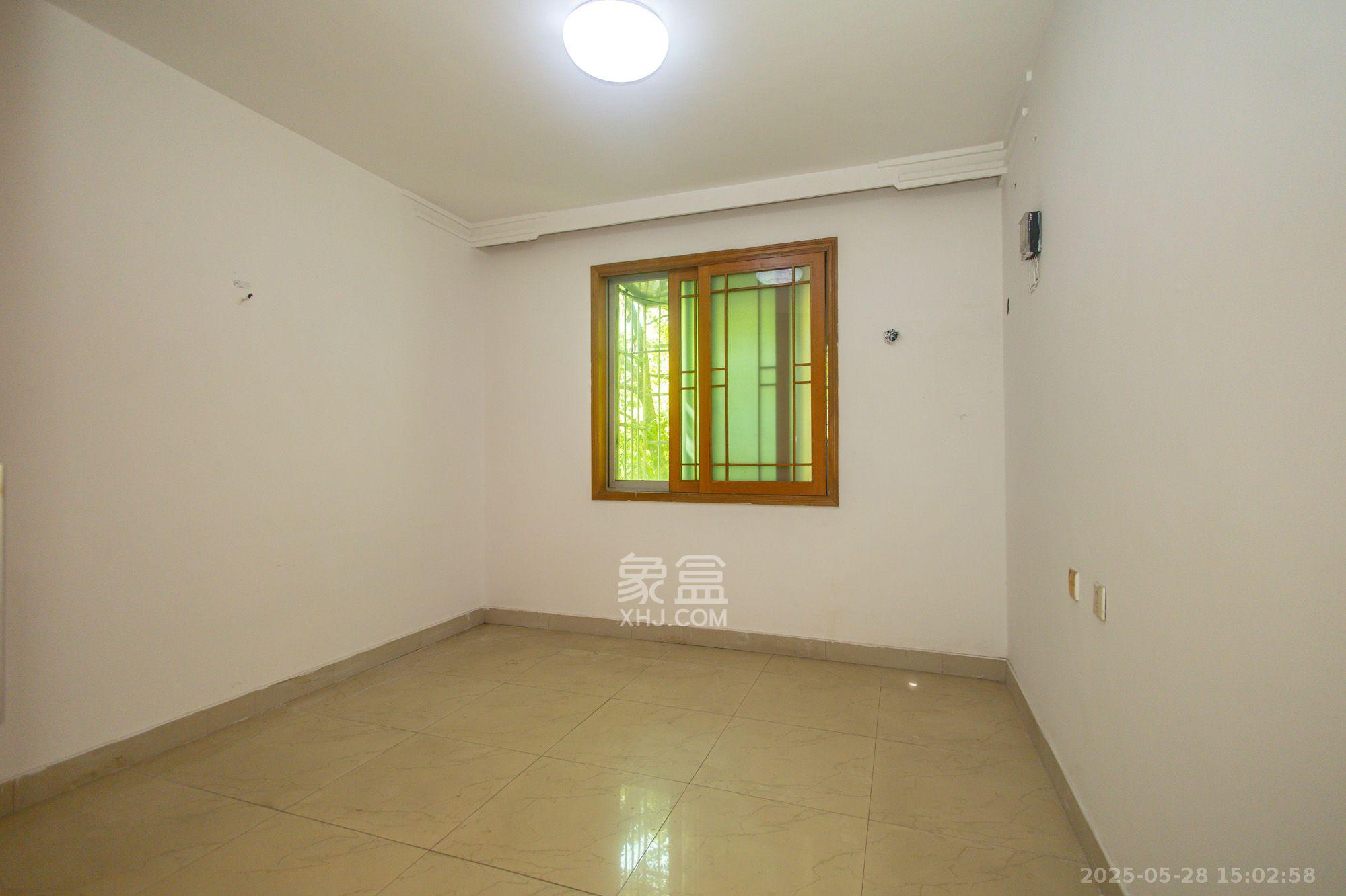 中南汽车世界 1室2厅1卫 1100.0元/月 中南汽车世界 1室2厅1卫 1100.0元/月室内图