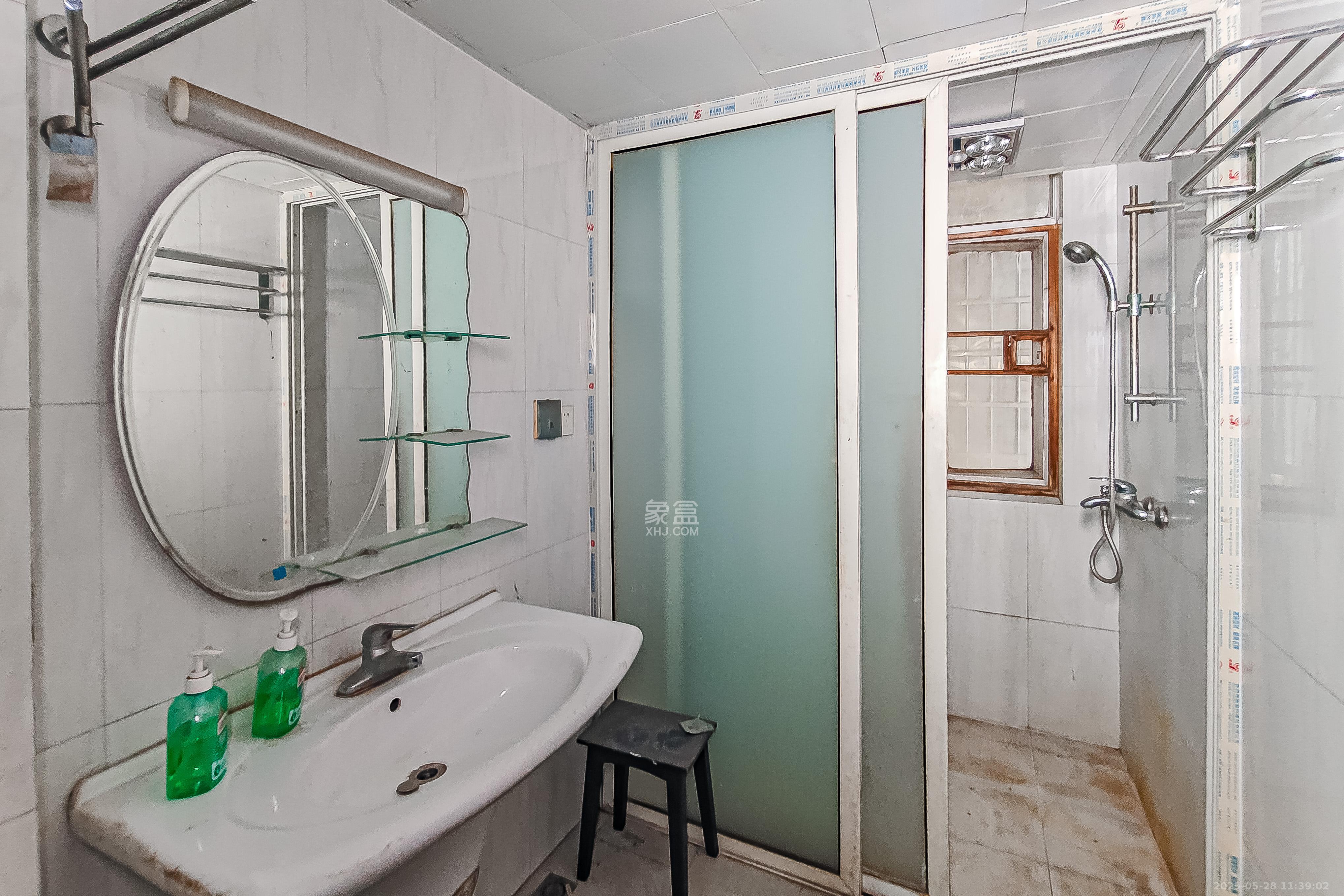 省气象局宿舍 3室2厅2卫 138.0万 省气象局宿舍 3室2厅2卫 138.0万卫生间