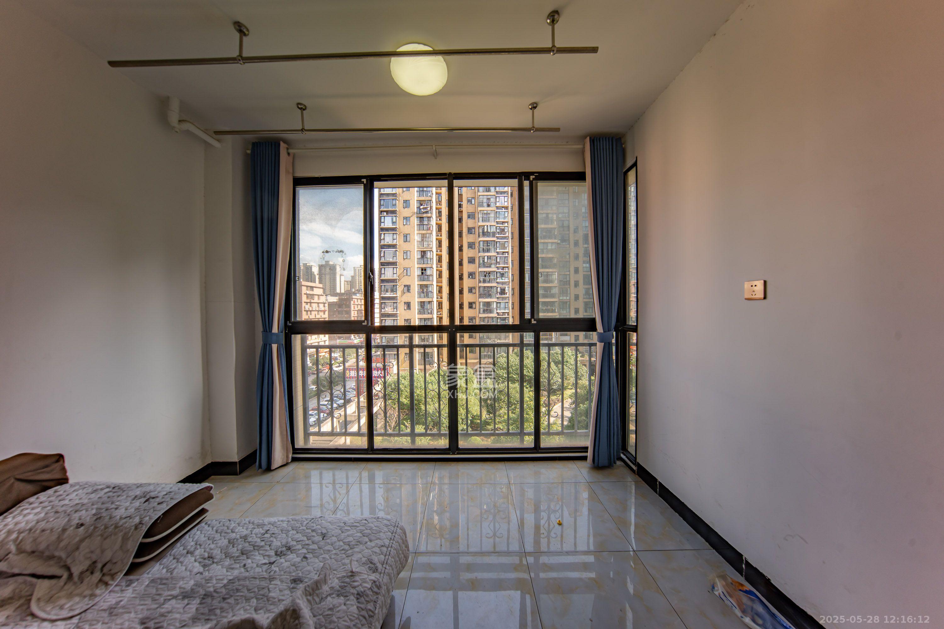 金鼎公园尚 1室2厅1卫 1600.0元/月 金鼎公园尚 1室2厅1卫 1600.0元/月室内图