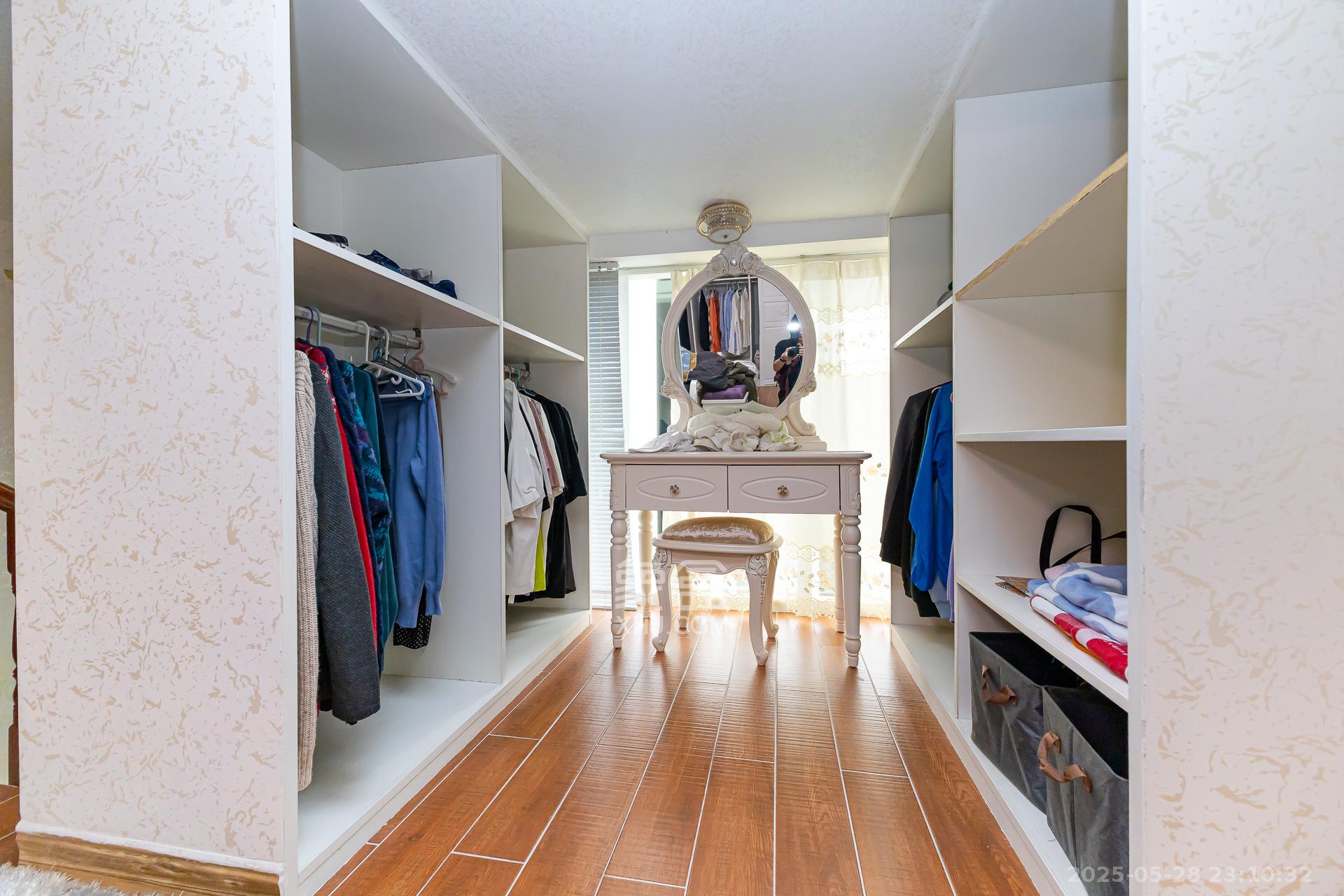 乾源国际 3室2厅1卫 88.0万 乾源国际 3室2厅1卫 88.0万卧室