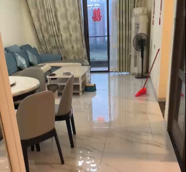 华耀碧桂园十里江湾天汇  3室2厅2卫   2300.00元/月室内图