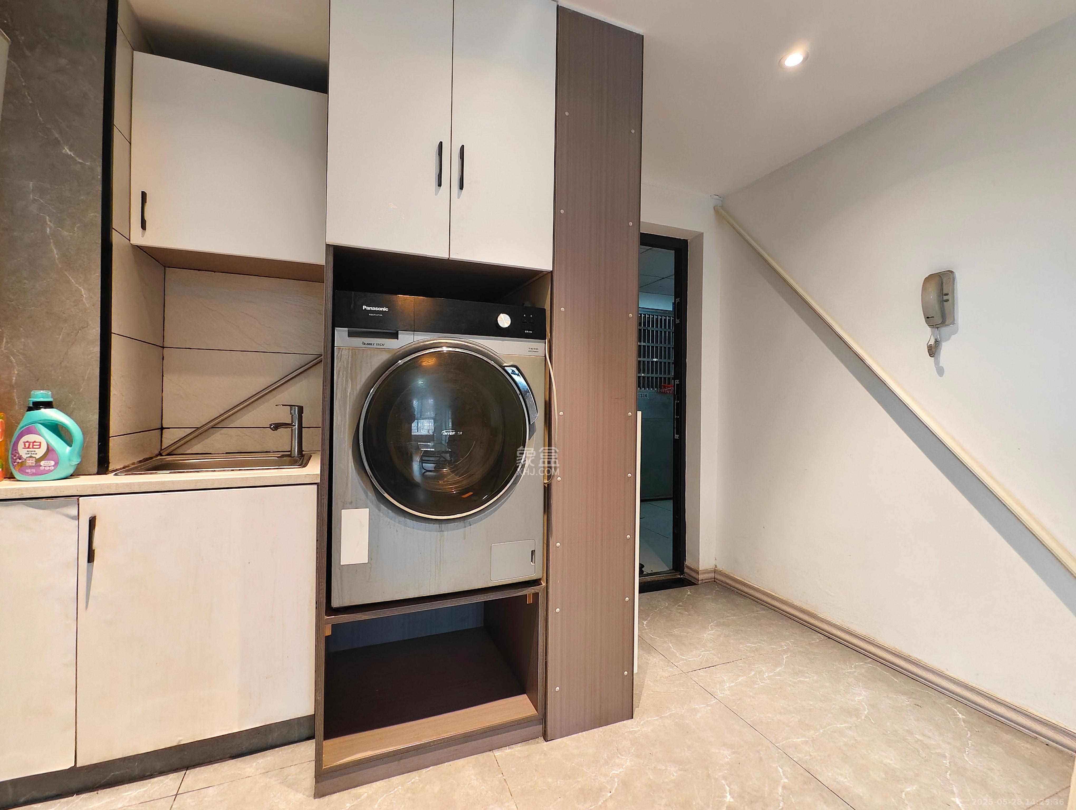 伍家岭生活广场 1室1厅1卫 1600.0元/月 伍家岭生活广场 1室1厅1卫 1600.0元/月室内图