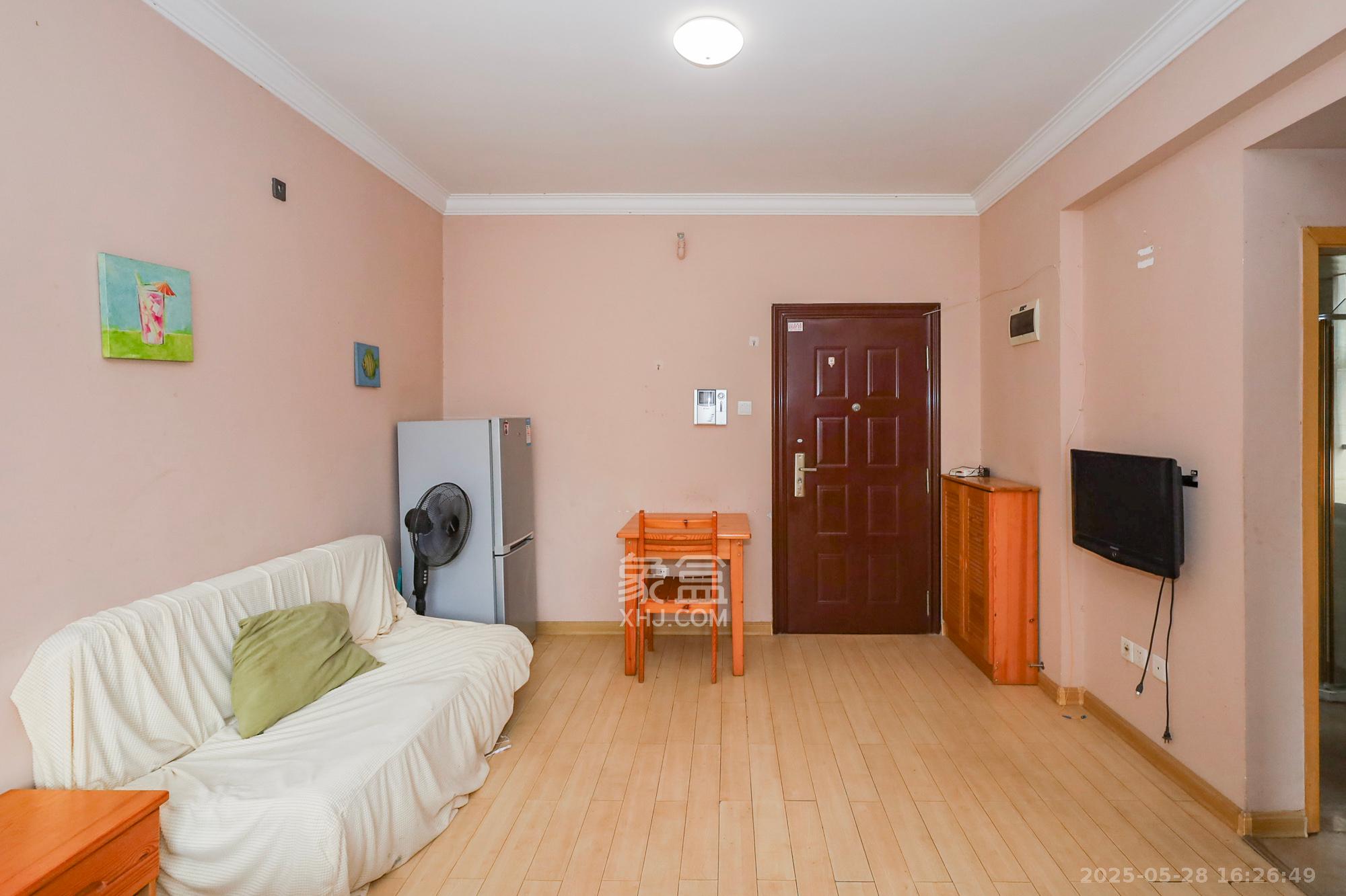 旭辉藏郡(藏郡、旭湘华府)  1室0厅1卫    34.0万 旭辉藏郡(藏郡、旭湘华府)  1室0厅1卫    34.0万客厅