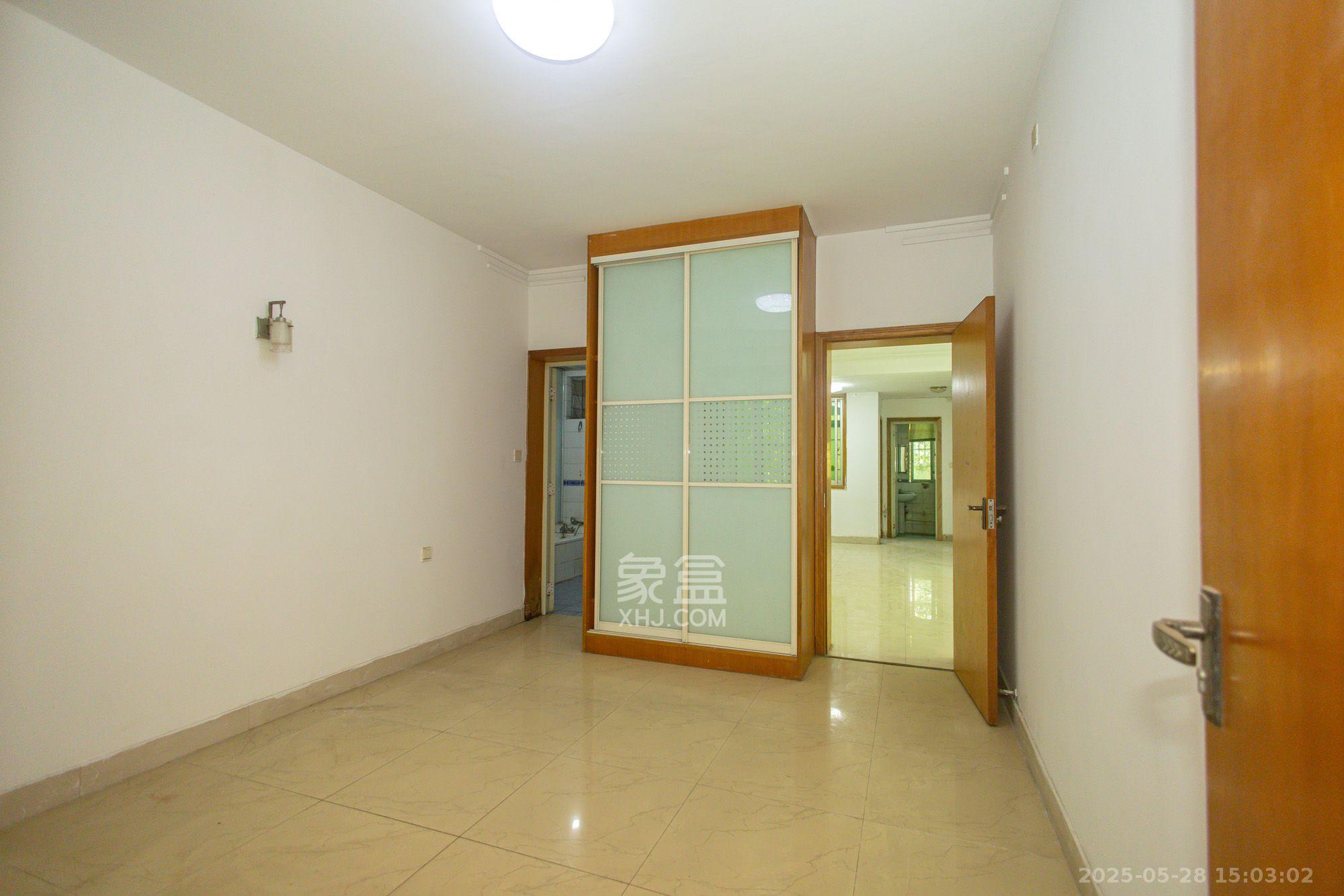 中南汽车世界 1室2厅1卫 1100.0元/月 中南汽车世界 1室2厅1卫 1100.0元/月室内图