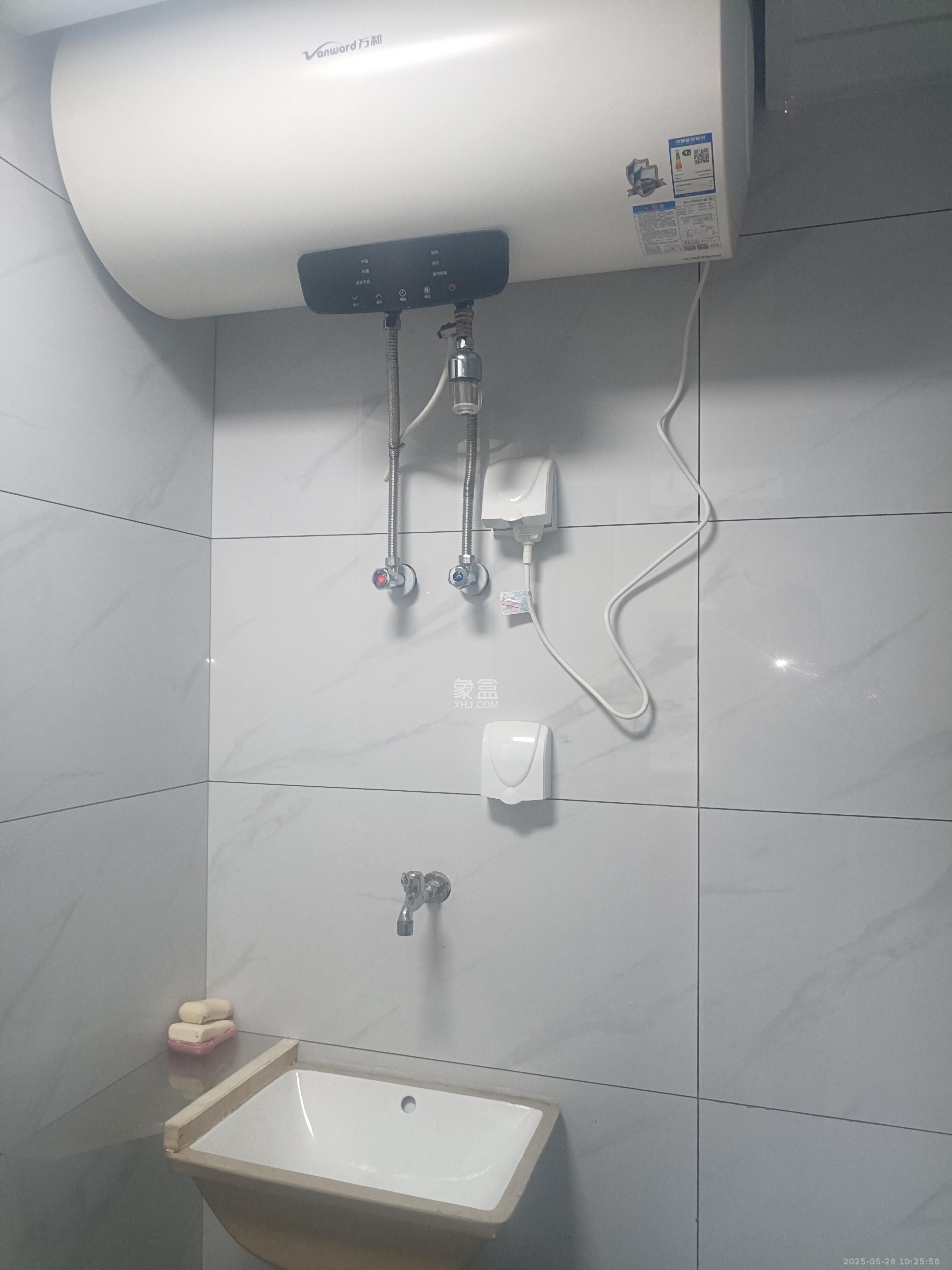 青年才郡(盈安大厦) 2室1厅1卫 2200.0元/月 青年才郡(盈安大厦) 2室1厅1卫 2200.0元/月室内图