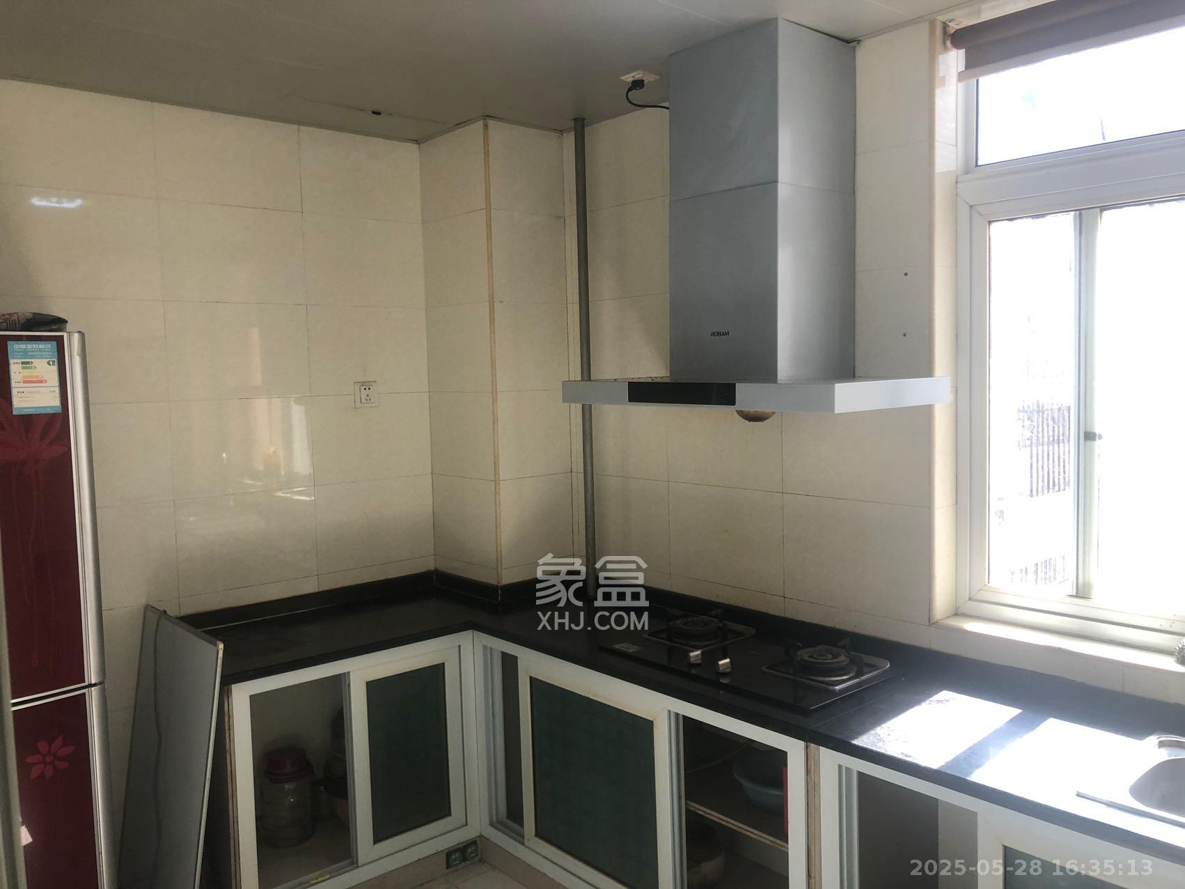 嘉盛华庭(一期、二期、三期) 2室2厅1卫 2400.0元/月 嘉盛华庭(一期、二期、三期) 2室2厅1卫 2400.0元/月室内图