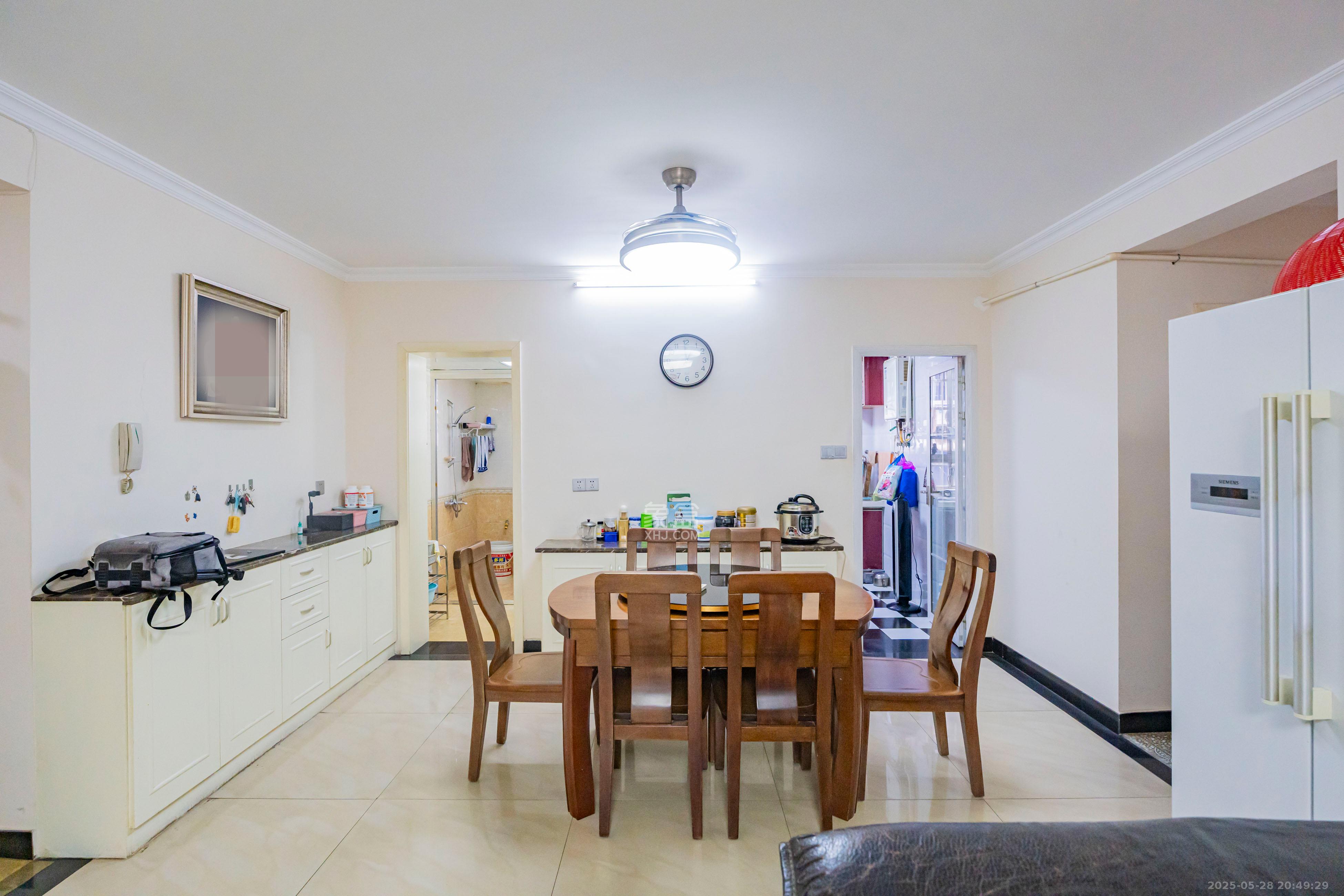 汇城花园 2室2厅2卫 90.0万 汇城花园 2室2厅2卫 90.0万客厅