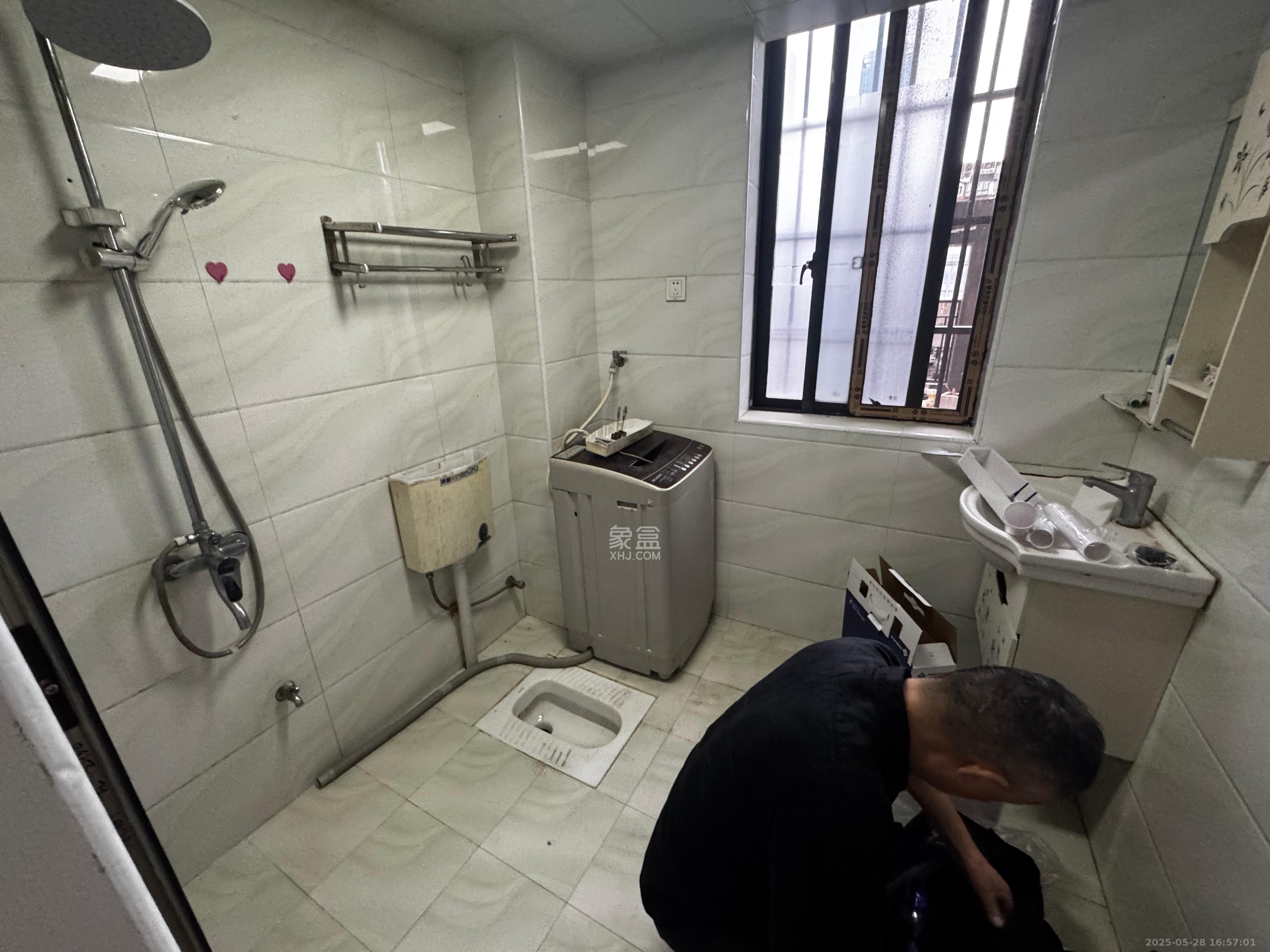 百纳广场(百纳公寓) 4室1厅2卫 3500.0元/月 百纳广场(百纳公寓) 4室1厅2卫 3500.0元/月室内图