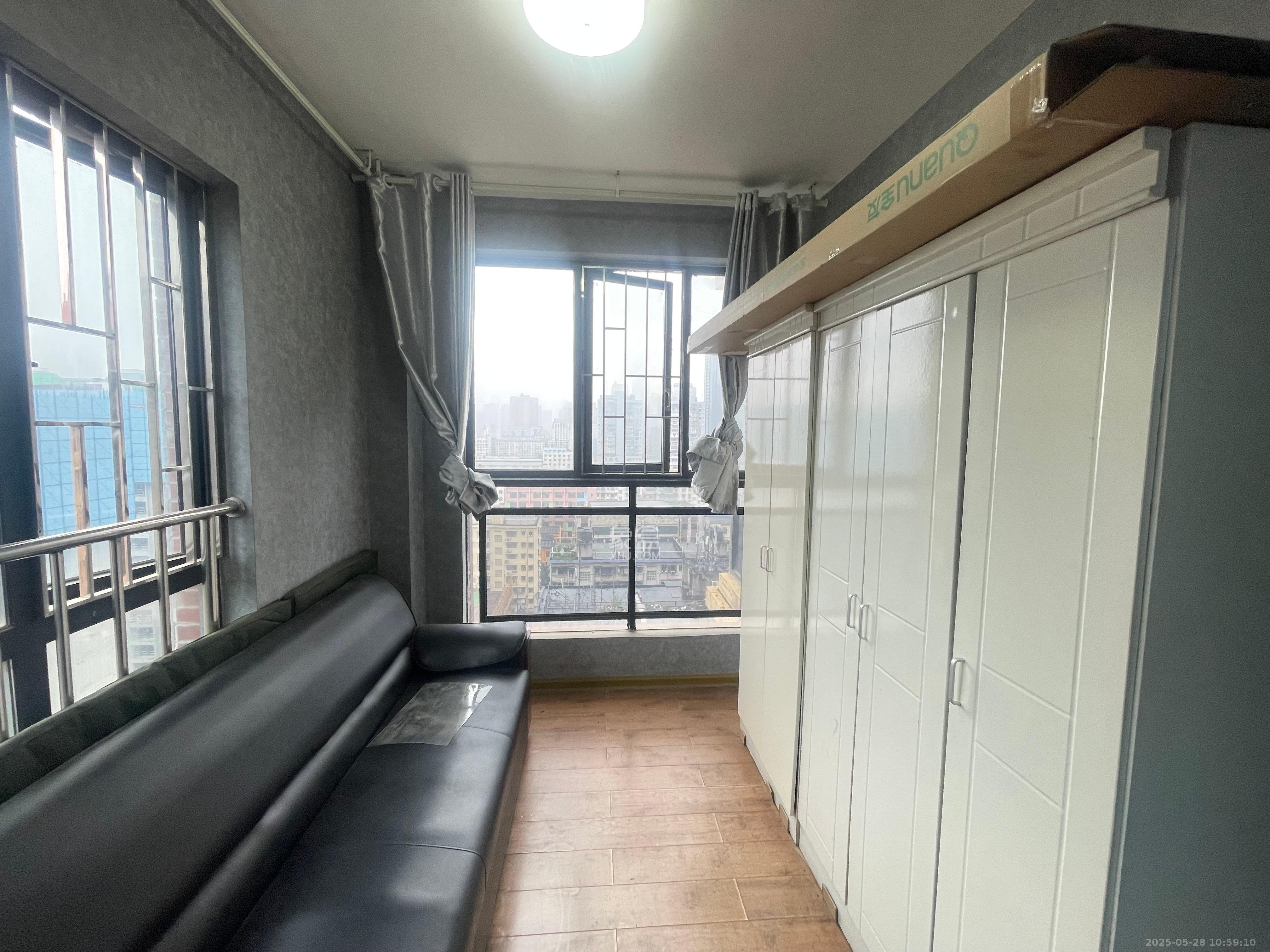 公园9号 3室2厅2卫 3300.0元/月 公园9号 3室2厅2卫 3300.0元/月室内图