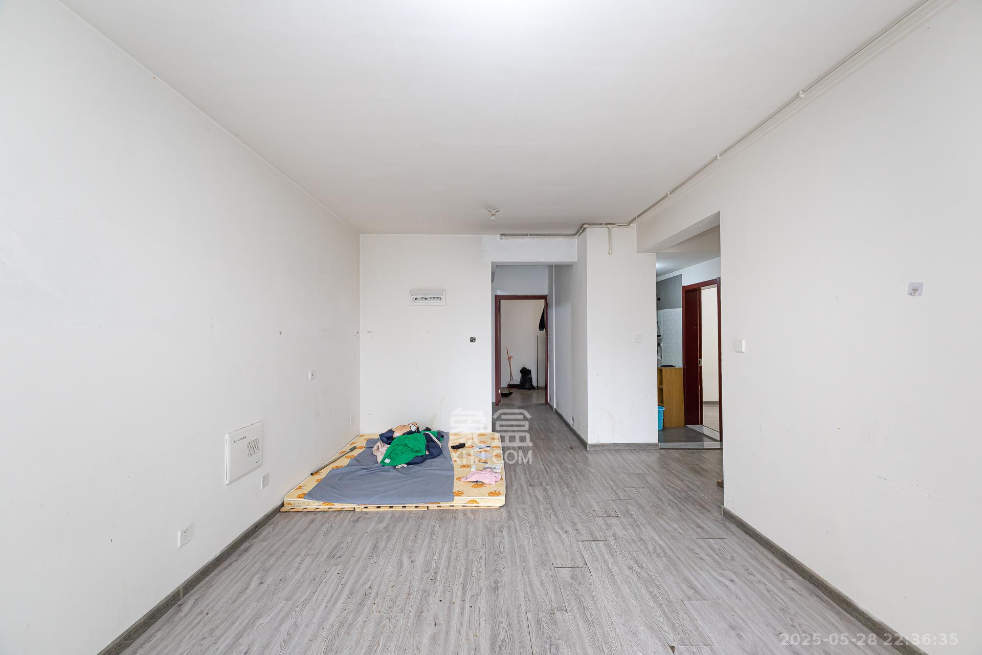 明发阅江悦府 3室2厅1卫 69.7万 明发阅江悦府 3室2厅1卫 69.7万客厅