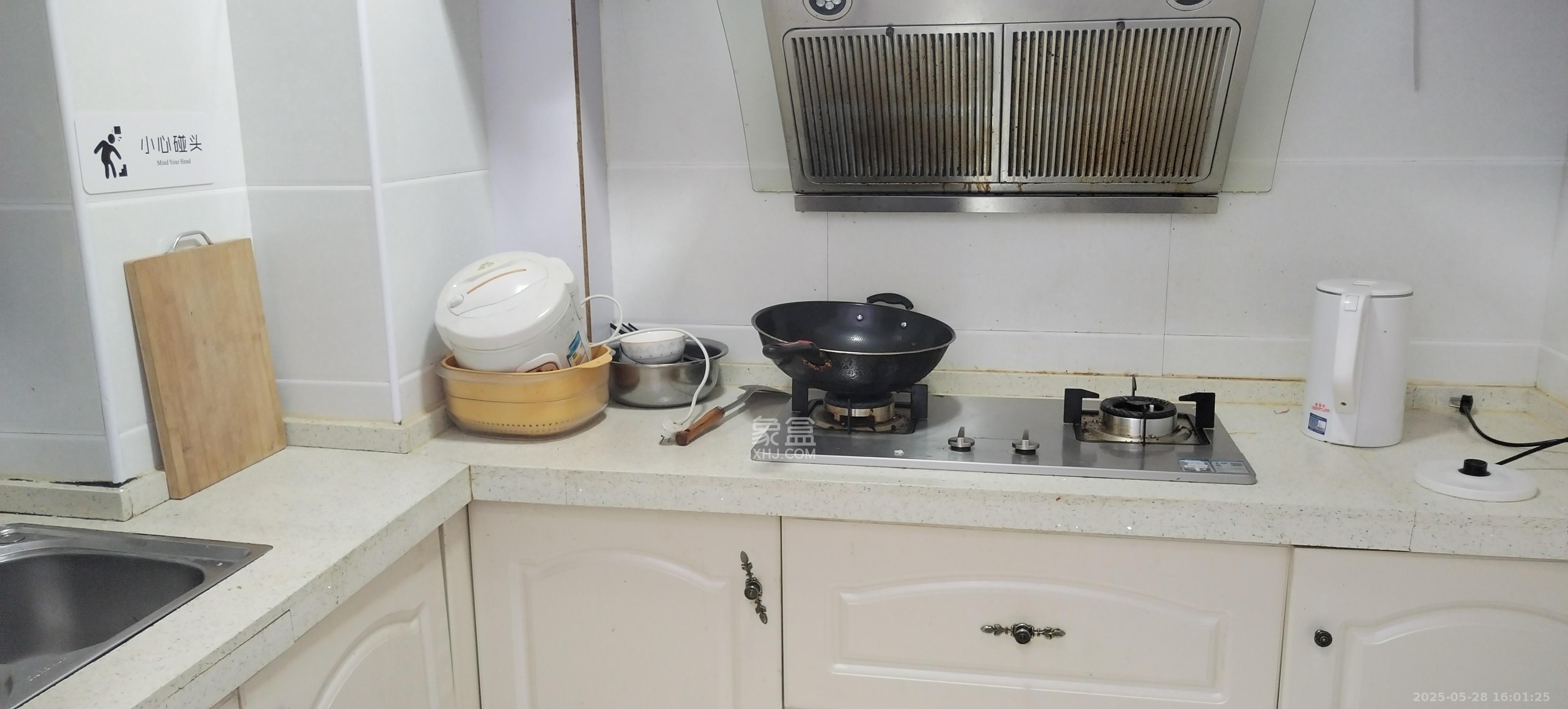 上海城小区 1室1厅1卫 2100.0元/月 上海城小区 1室1厅1卫 2100.0元/月室内图