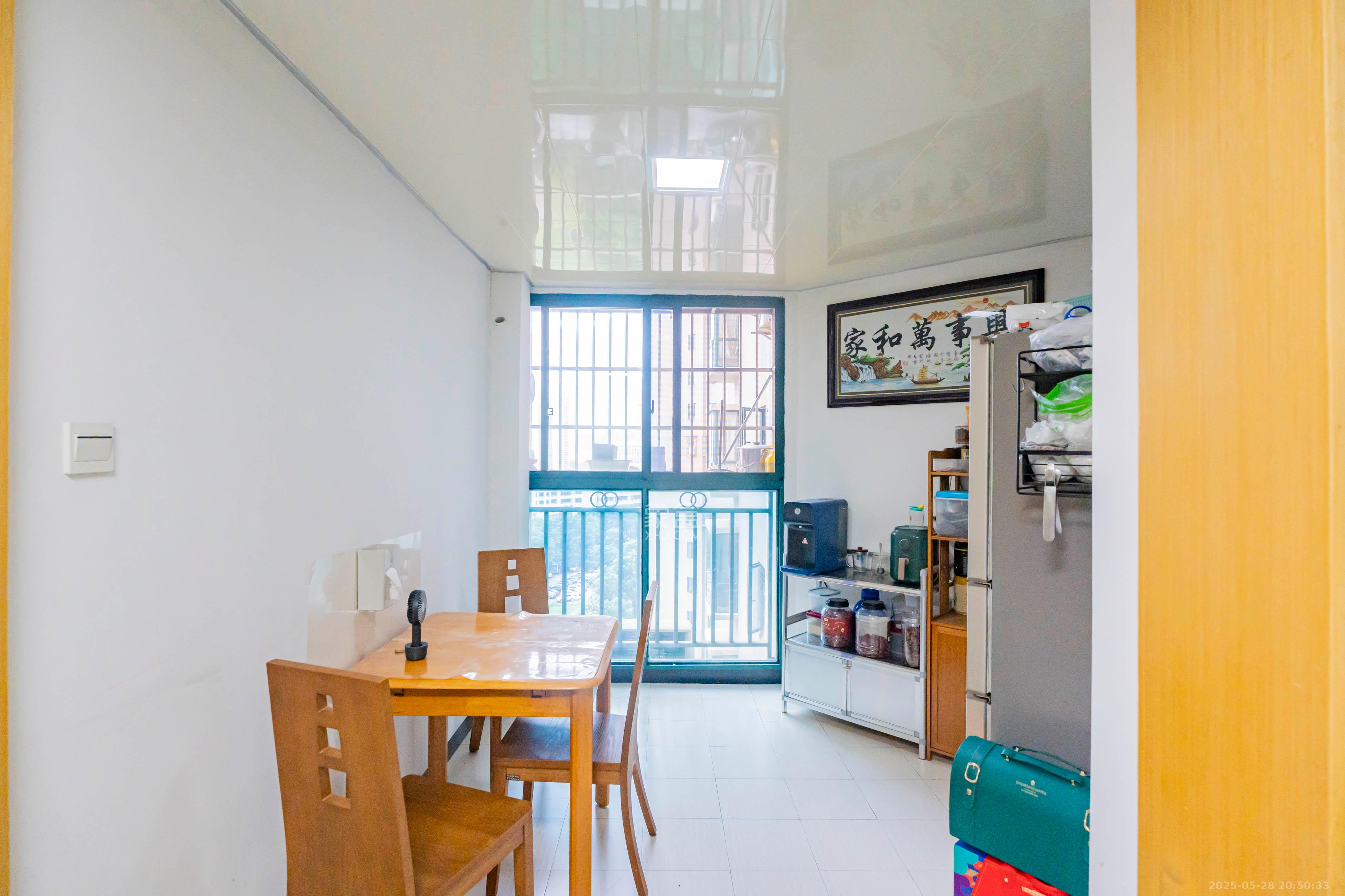 绿洲花园  2室2厅1卫    66.0万客厅