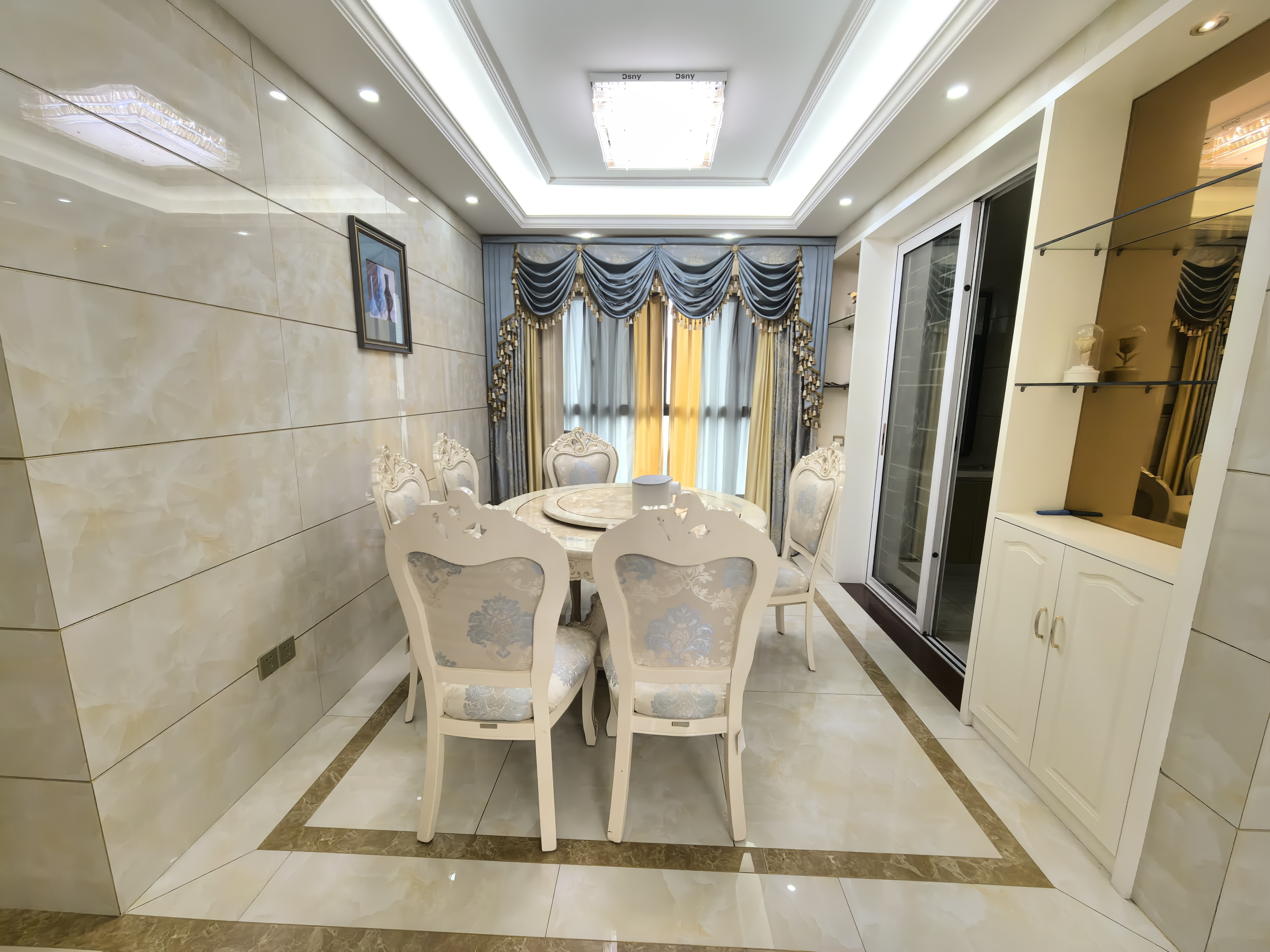 梓山湖领御 3室2厅2卫 3100.0元/月 梓山湖领御 3室2厅2卫 3100.0元/月室内图