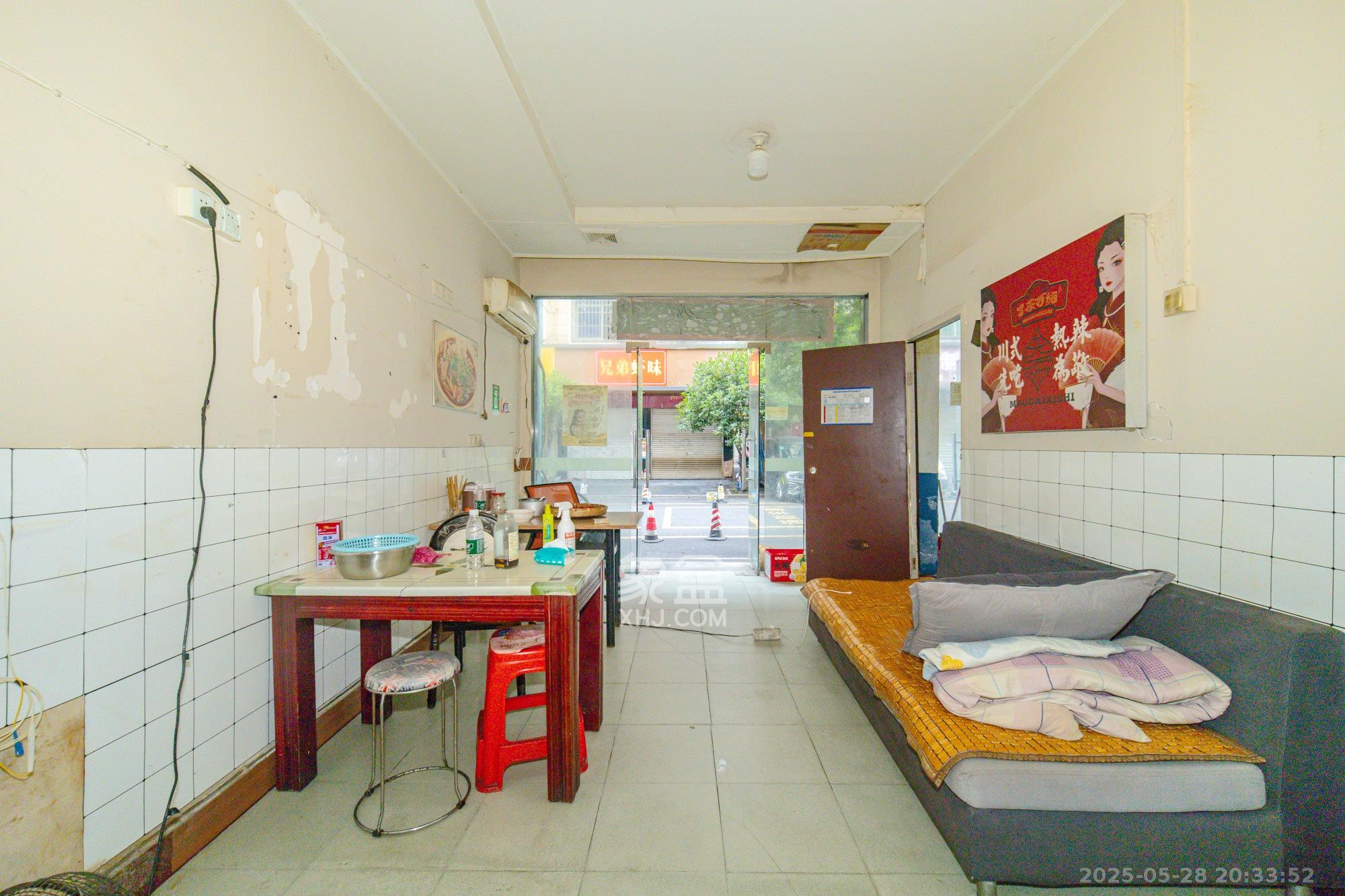 星沙六区  12室4厅4卫    149.8万 星沙六区  12室4厅4卫    149.8万客厅