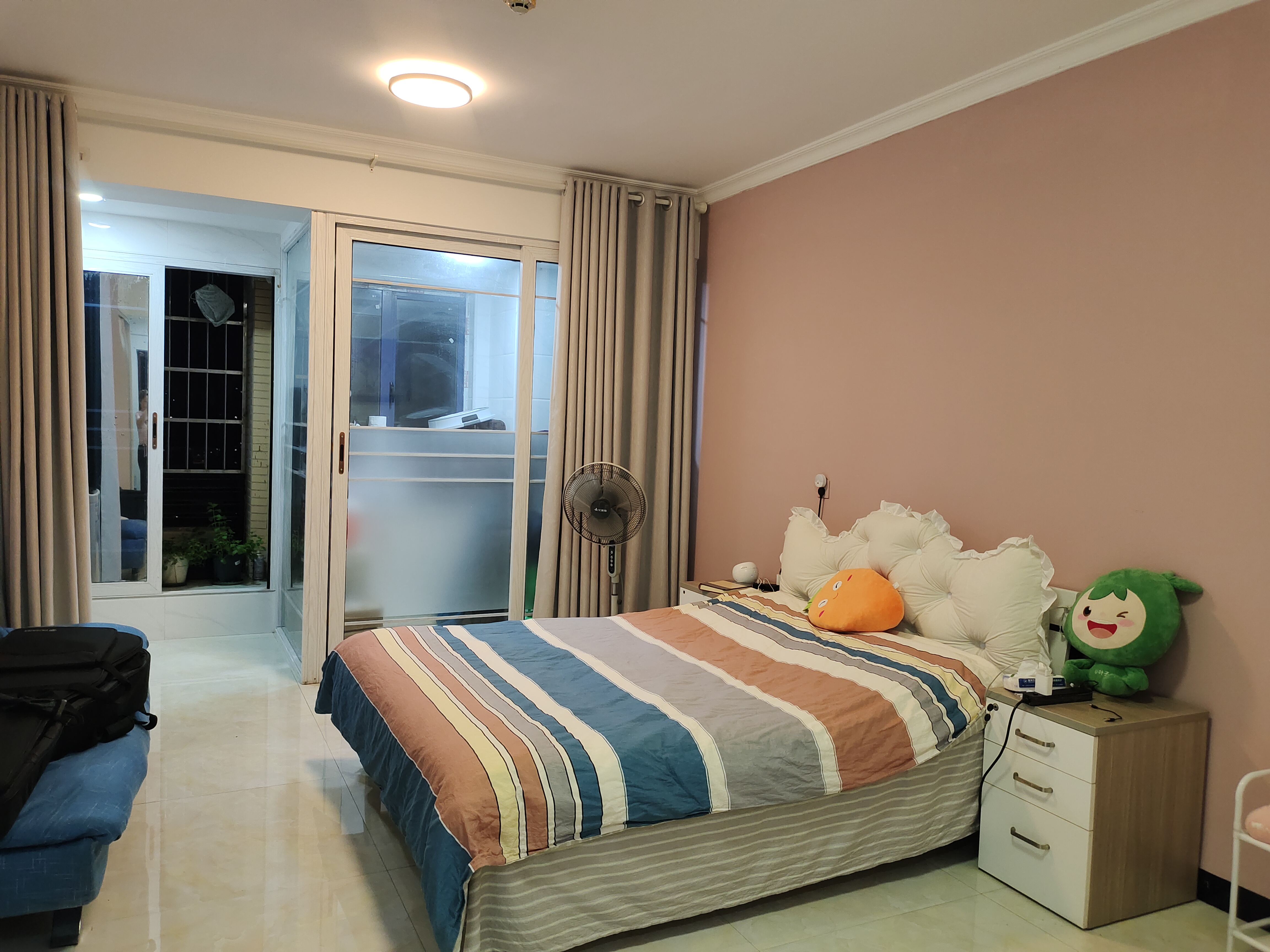 盛世时代广场  1室1厅1卫    30.0万 盛世时代广场  1室1厅1卫    30.0万客厅