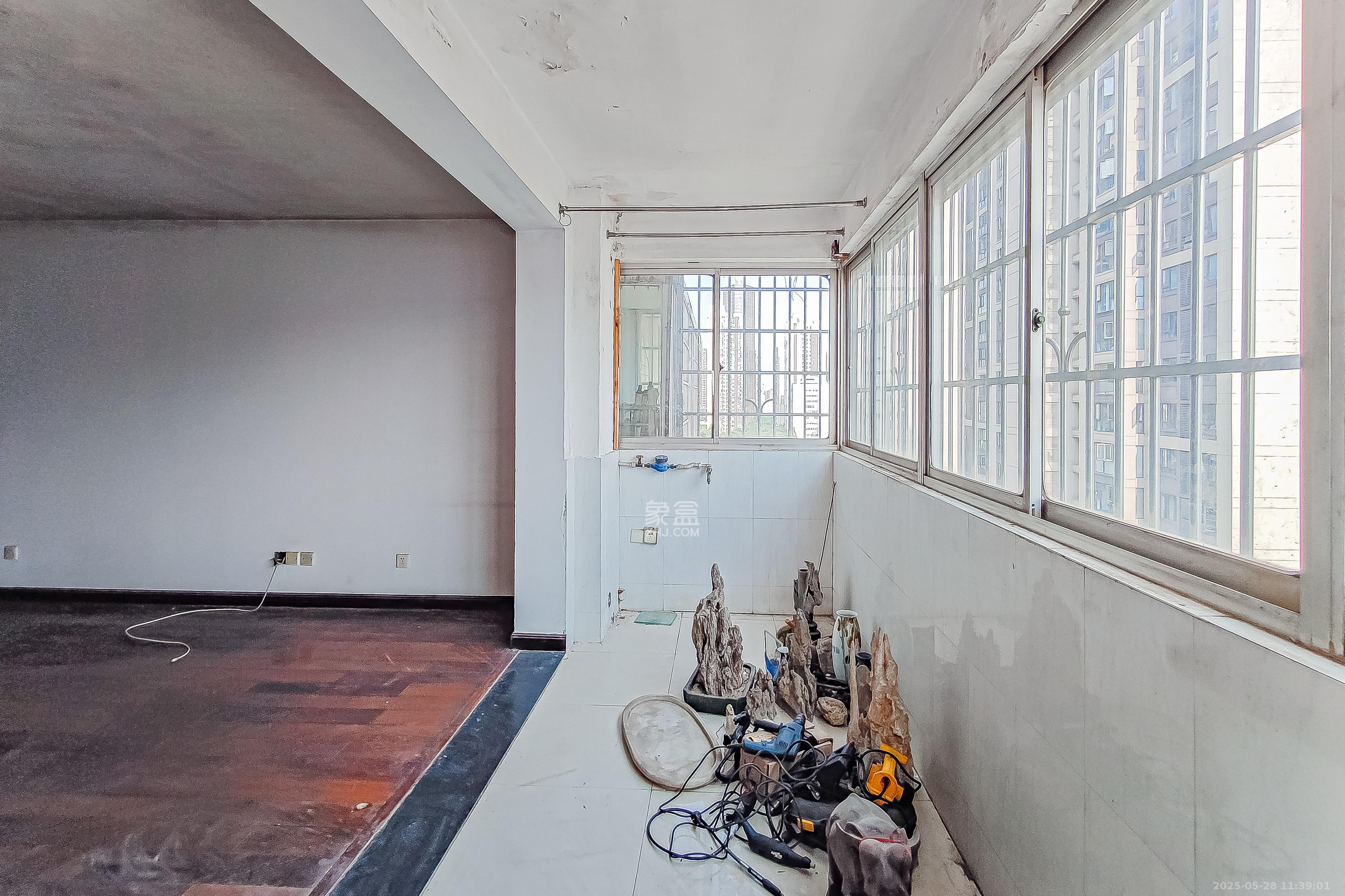 省气象局宿舍 3室2厅2卫 138.0万 省气象局宿舍 3室2厅2卫 138.0万阳台