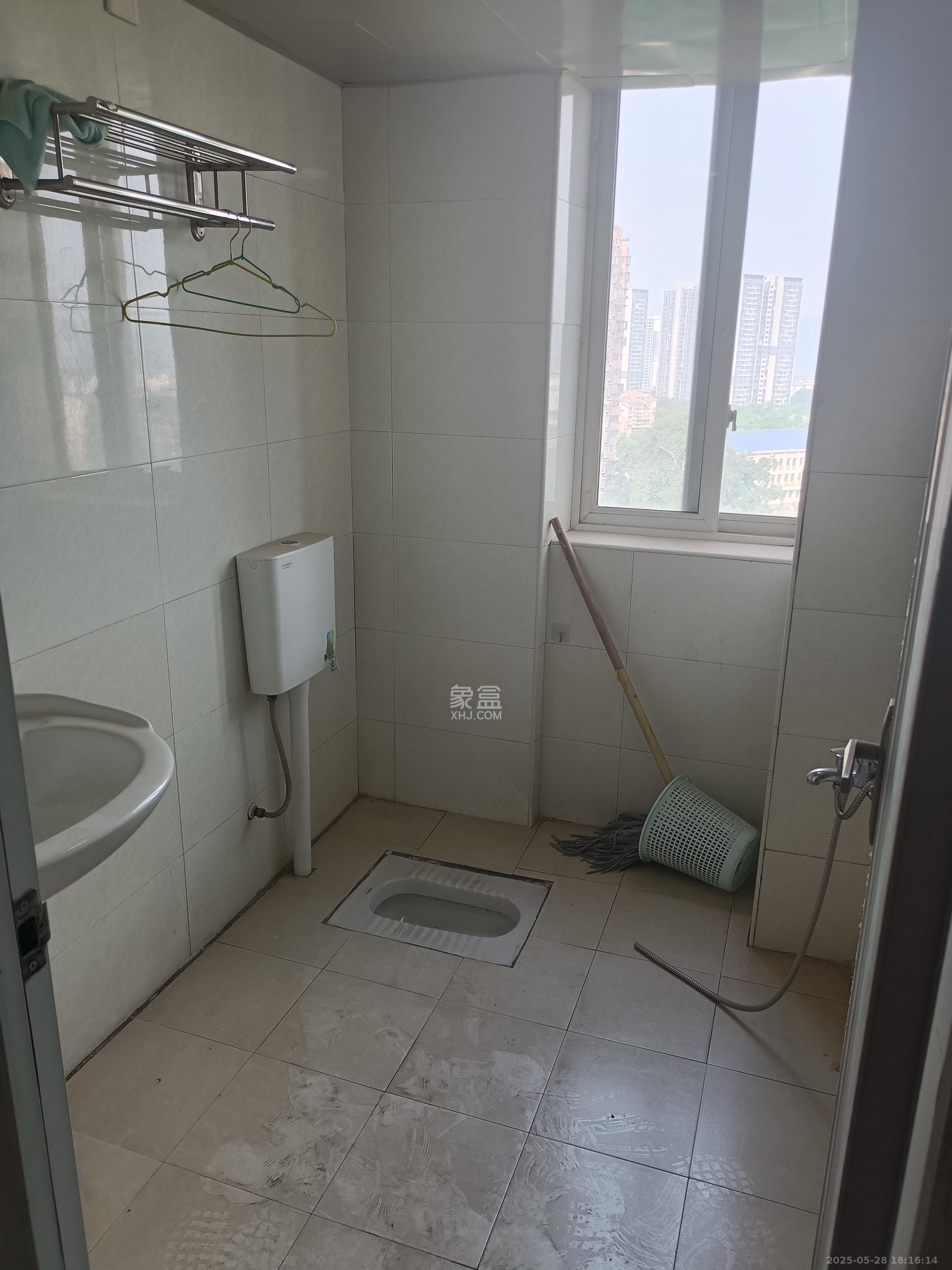 华龙公馆  3室2厅2卫   2500.00元/月室内图