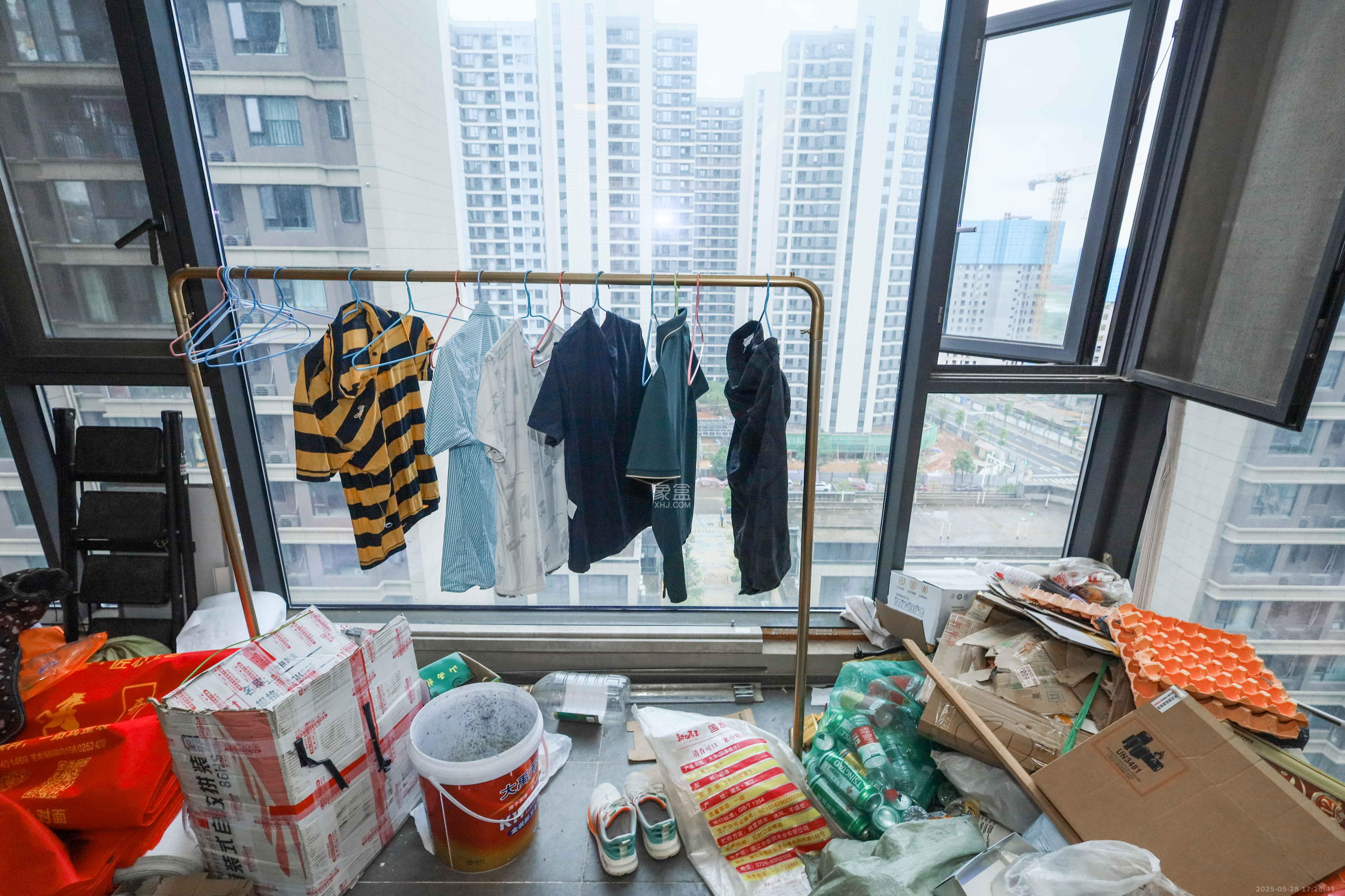 招商华发依云曦城  4室2厅2卫   205.00万阳台