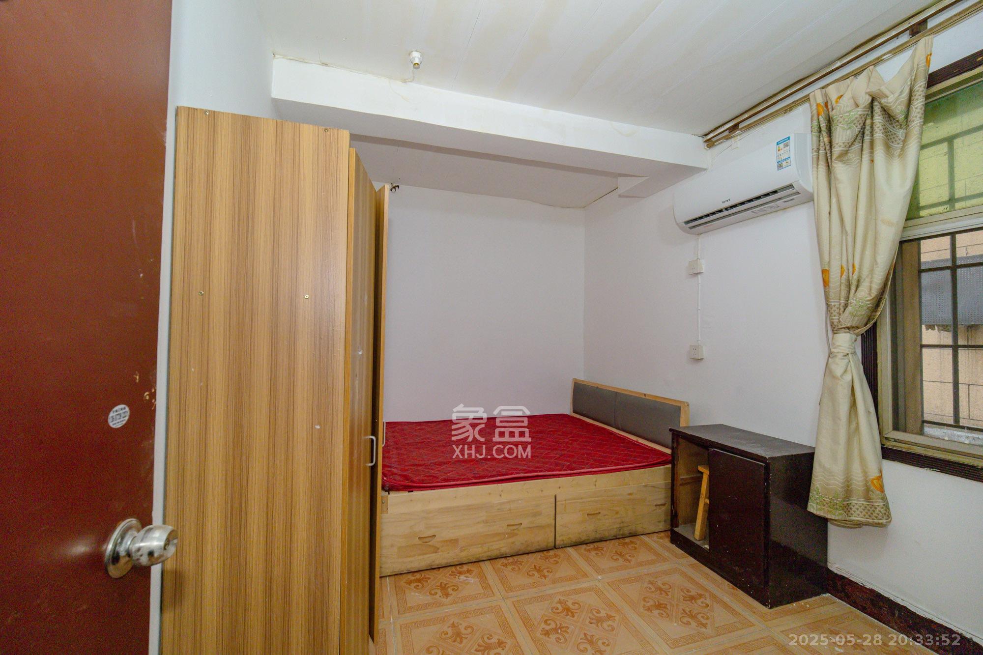 星沙六区  12室4厅4卫    149.8万 星沙六区  12室4厅4卫    149.8万卧室