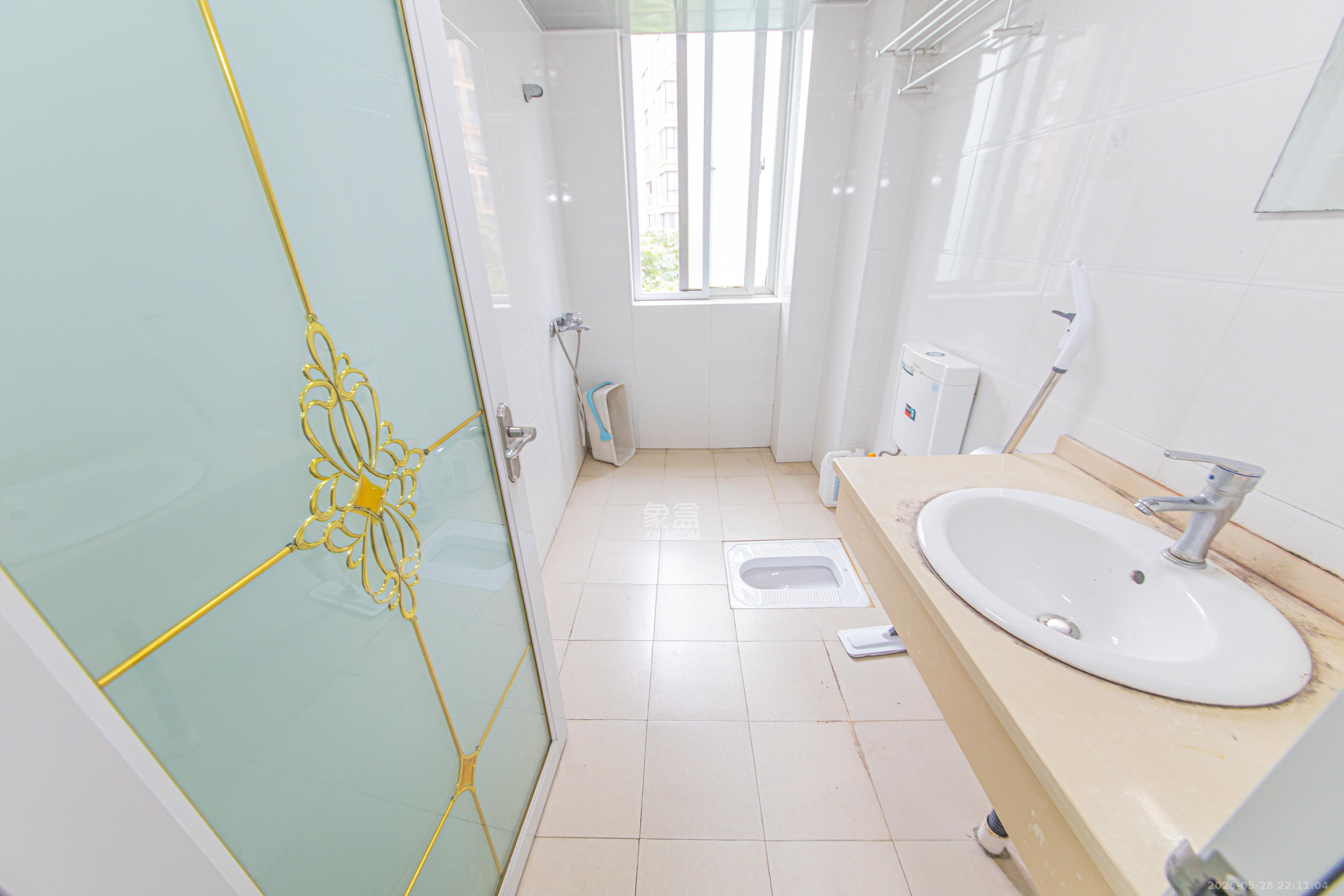 星城荣域  4室2厅1卫    200.0万卫生间