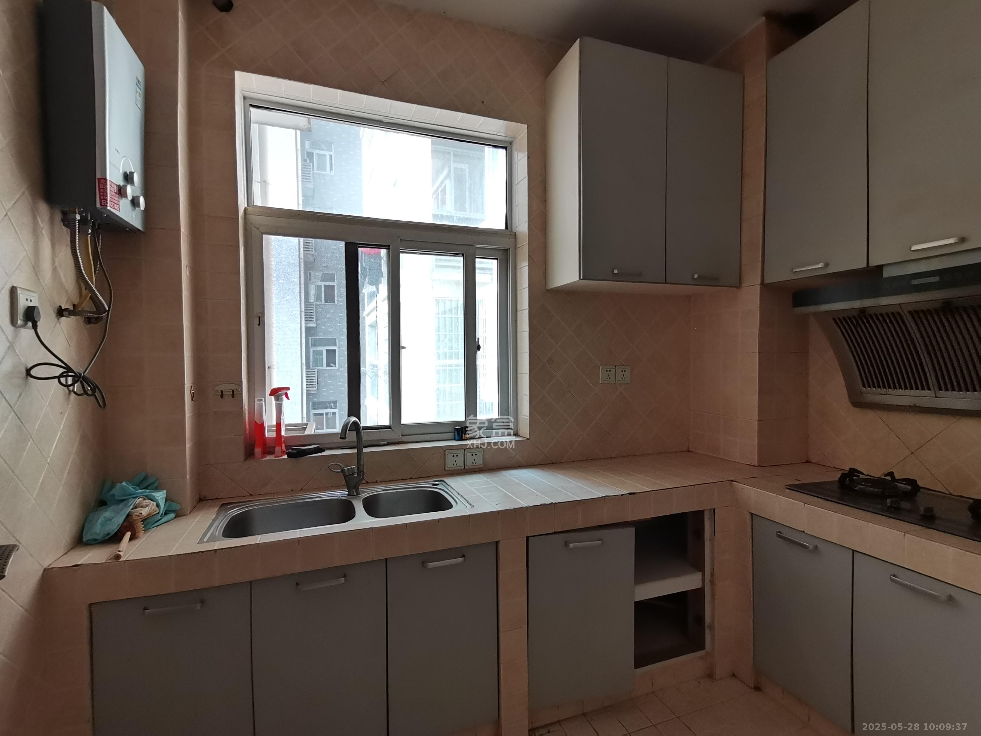 嘉盛华庭(一期、二期、三期) 2室2厅1卫 2200.0元/月 嘉盛华庭(一期、二期、三期) 2室2厅1卫 2200.0元/月室内图