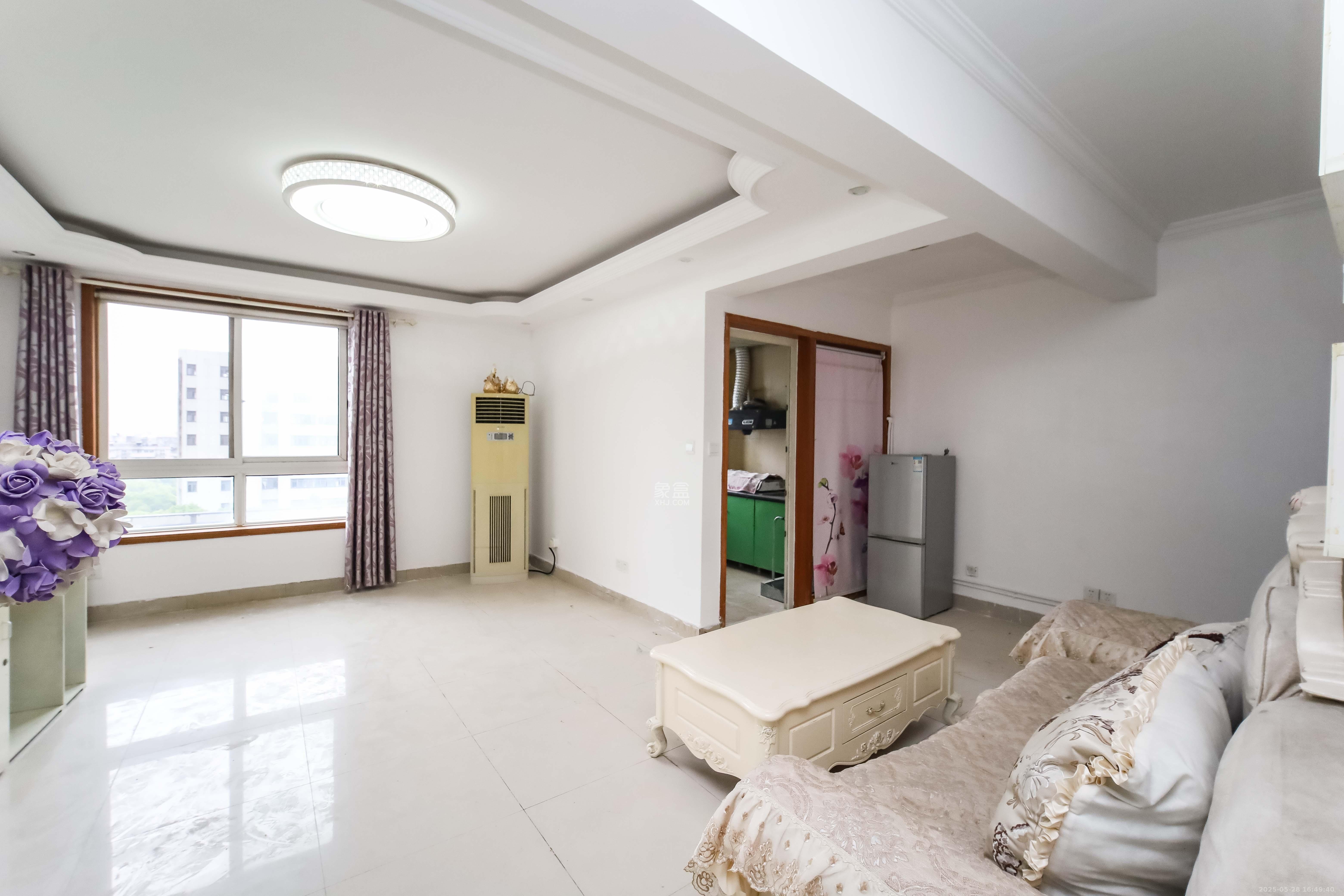 丽景新贵  2室2厅1卫   80.00万客厅