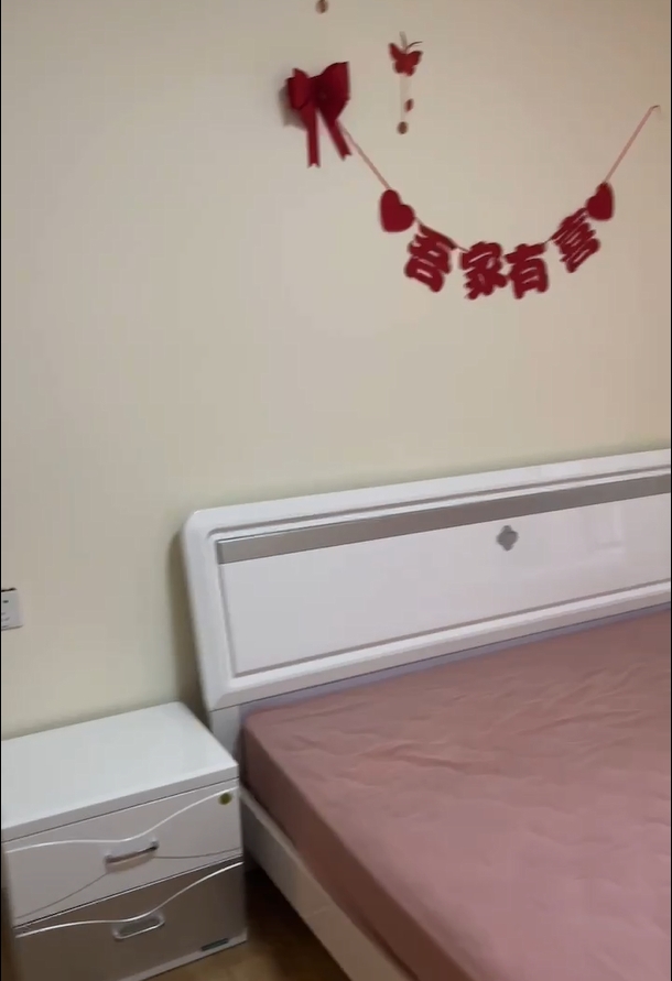 华耀碧桂园十里江湾天汇  3室2厅2卫   2300.00元/月室内图