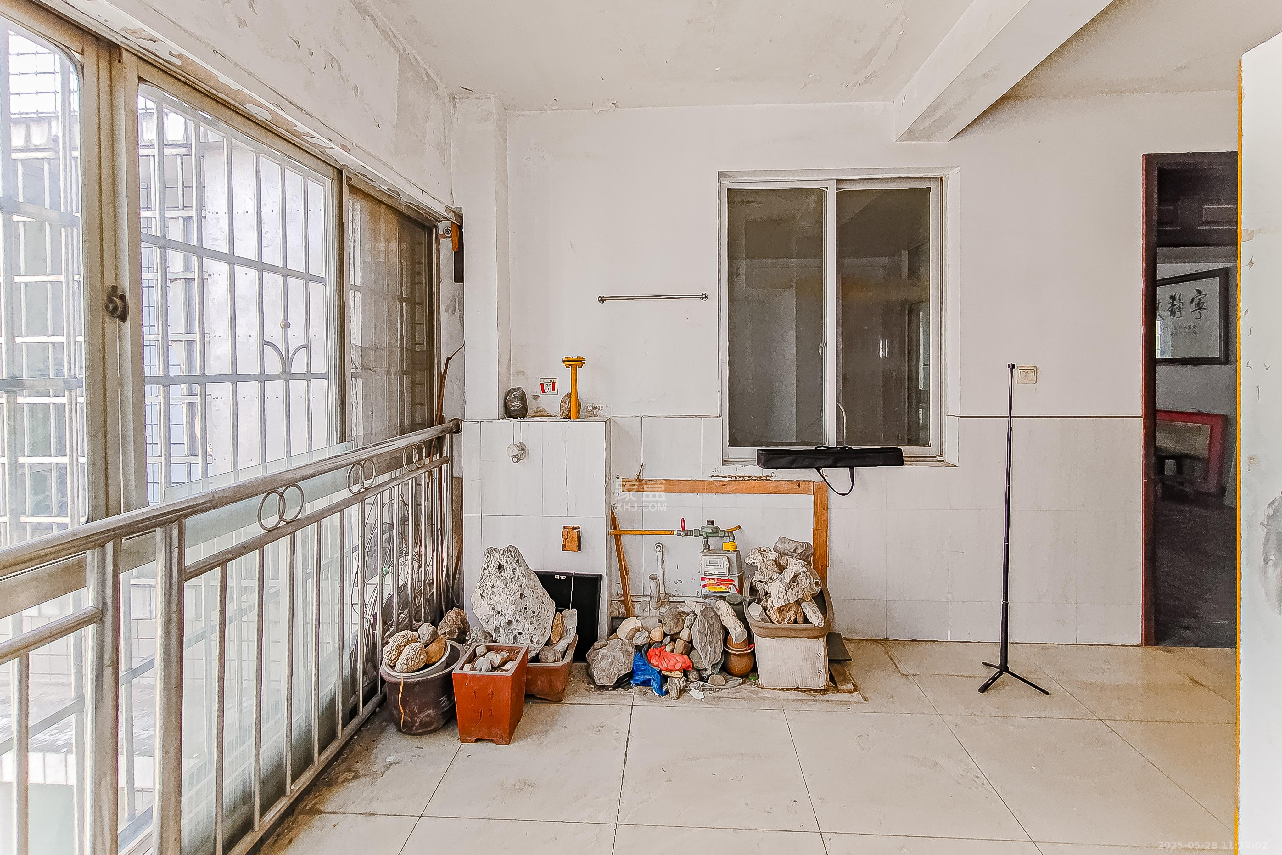 省气象局宿舍 3室2厅2卫 138.0万 省气象局宿舍 3室2厅2卫 138.0万阳台