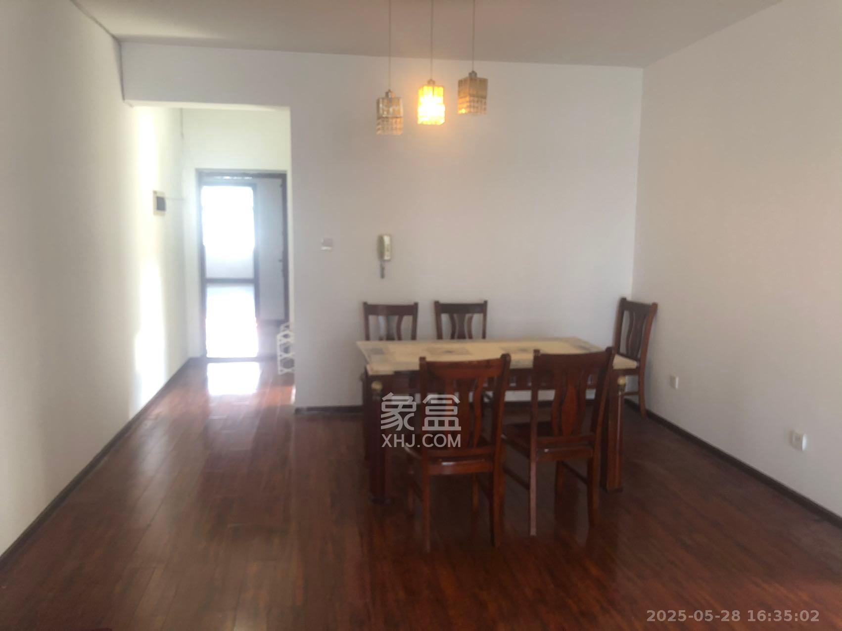 嘉盛华庭(一期、二期、三期) 2室2厅1卫 2400.0元/月 嘉盛华庭(一期、二期、三期) 2室2厅1卫 2400.0元/月室内图