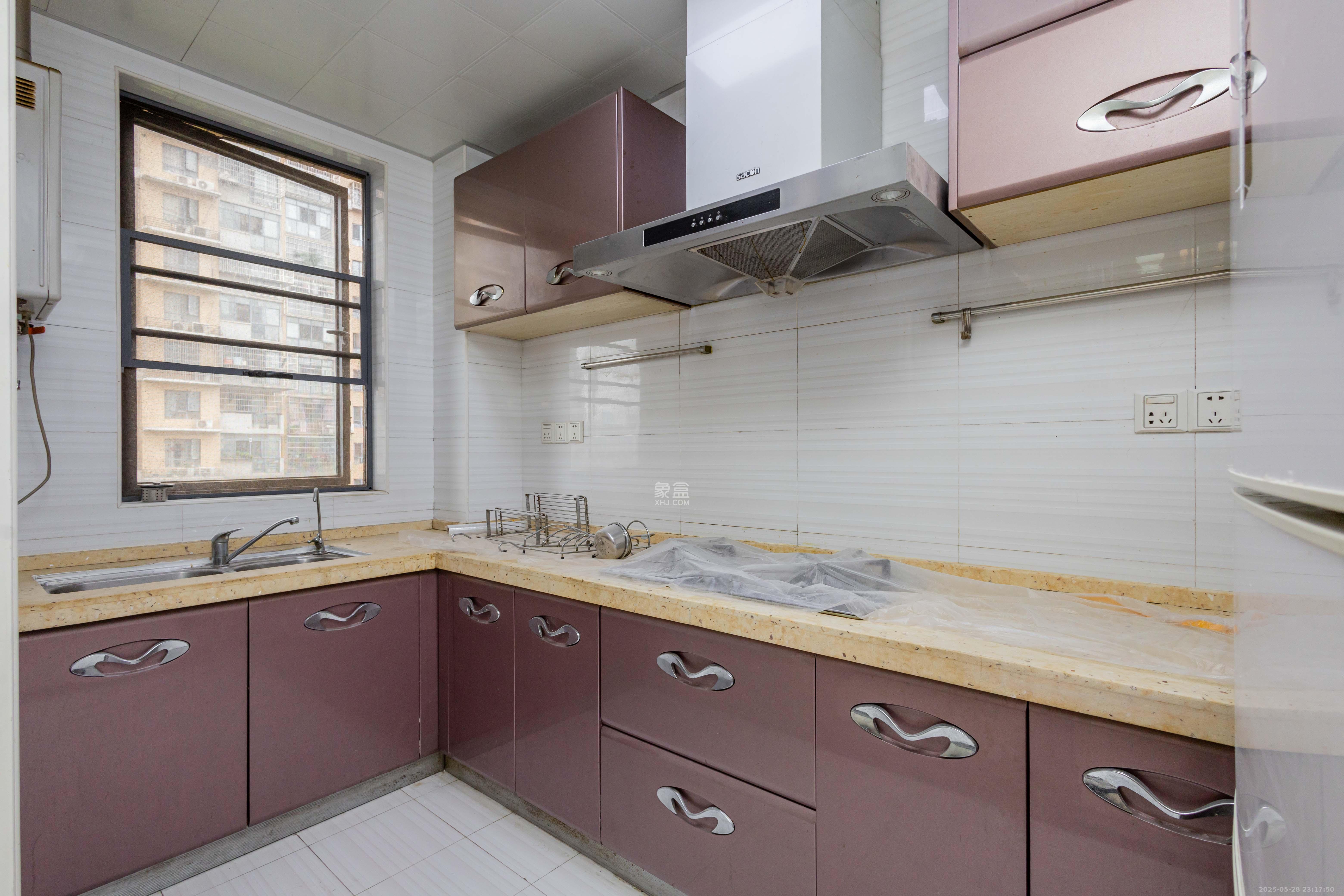 中国铁建国际城一期 3室2厅1卫 60.0万 中国铁建国际城一期 3室2厅1卫 60.0万厨房