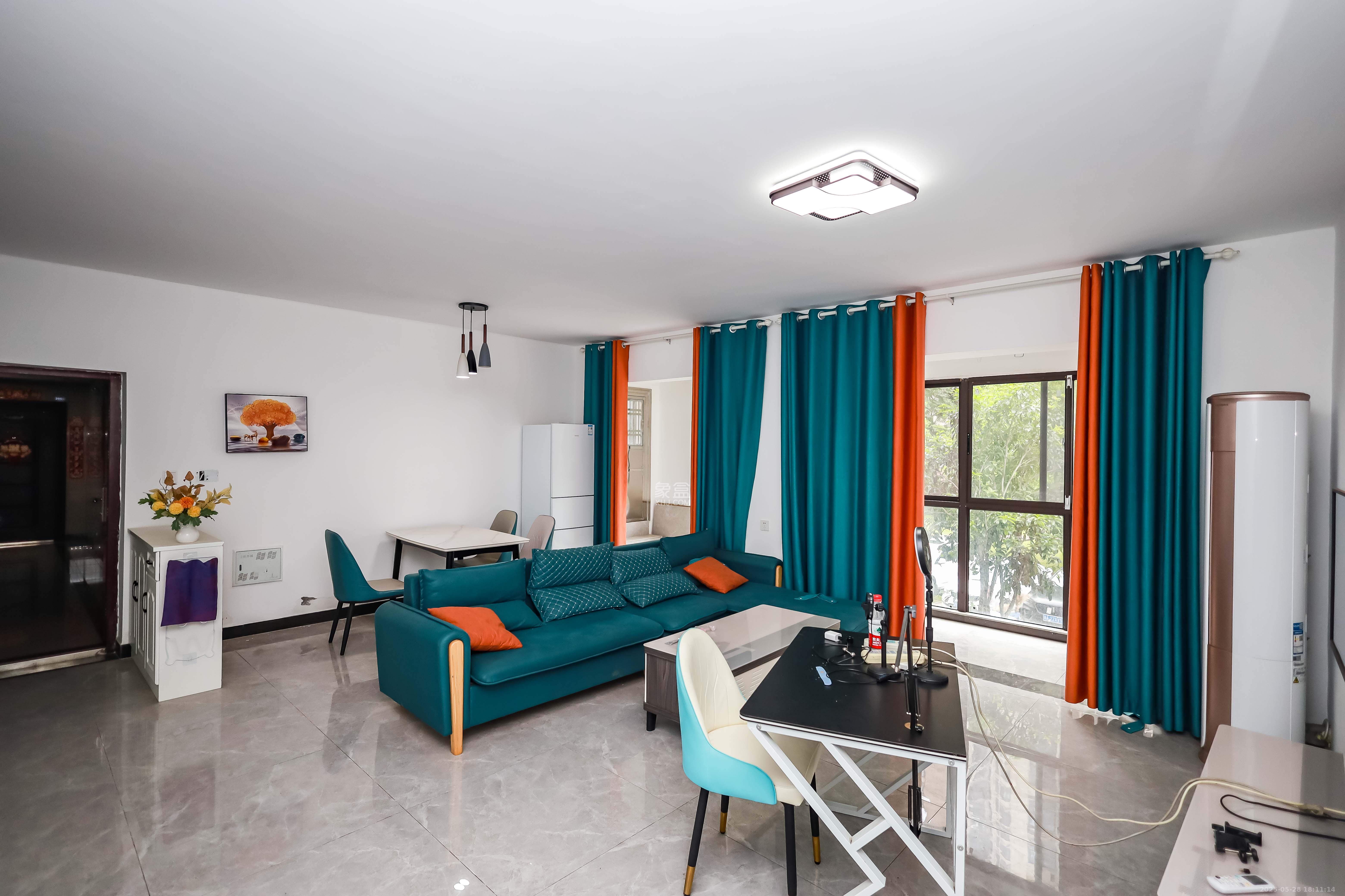 金科世界城  3室1厅1卫    78.8万 金科世界城  3室1厅1卫    78.8万客厅