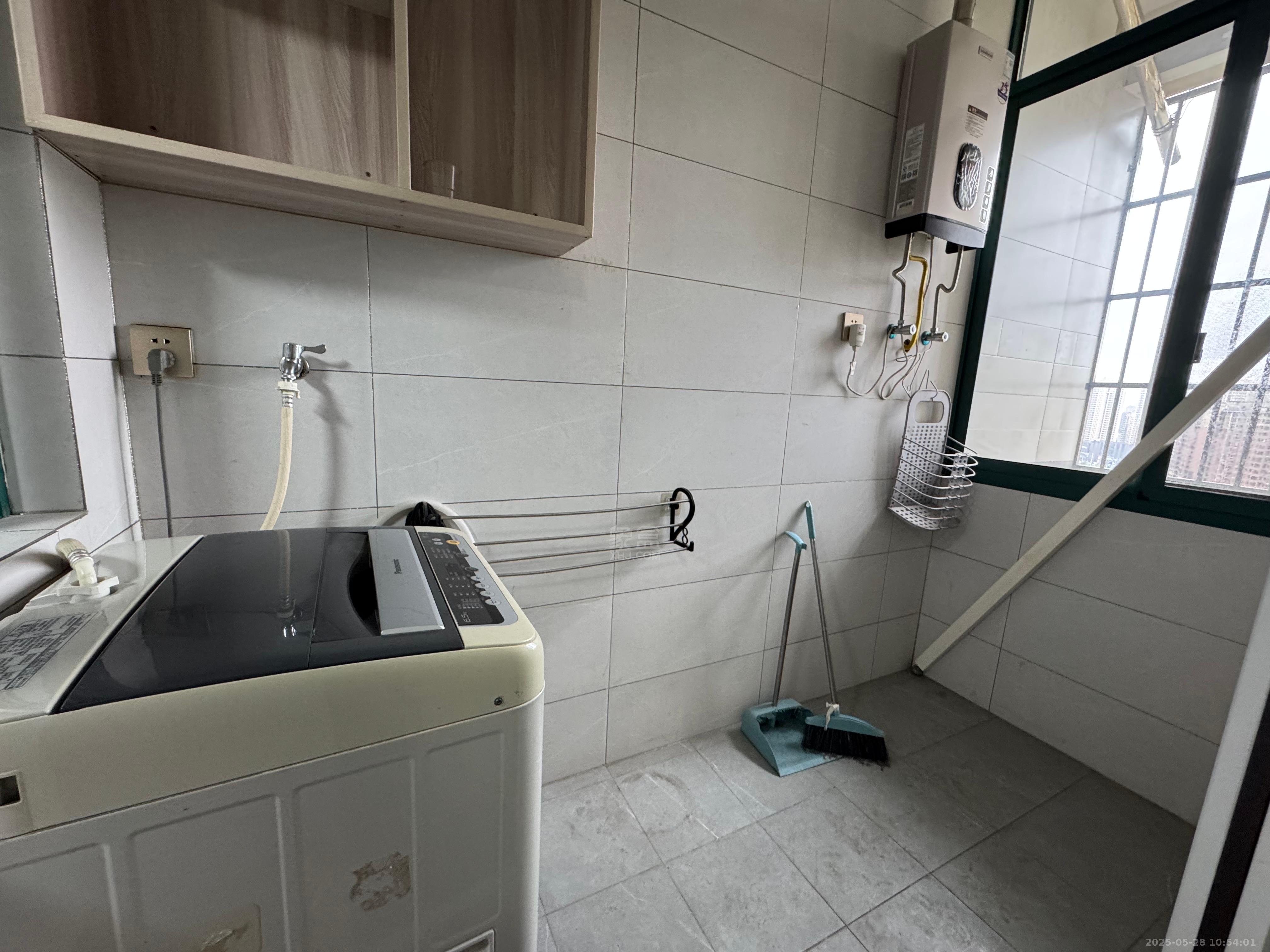 湖景名城 3室2厅1卫 2000.0元/月 湖景名城 3室2厅1卫 2000.0元/月室内图