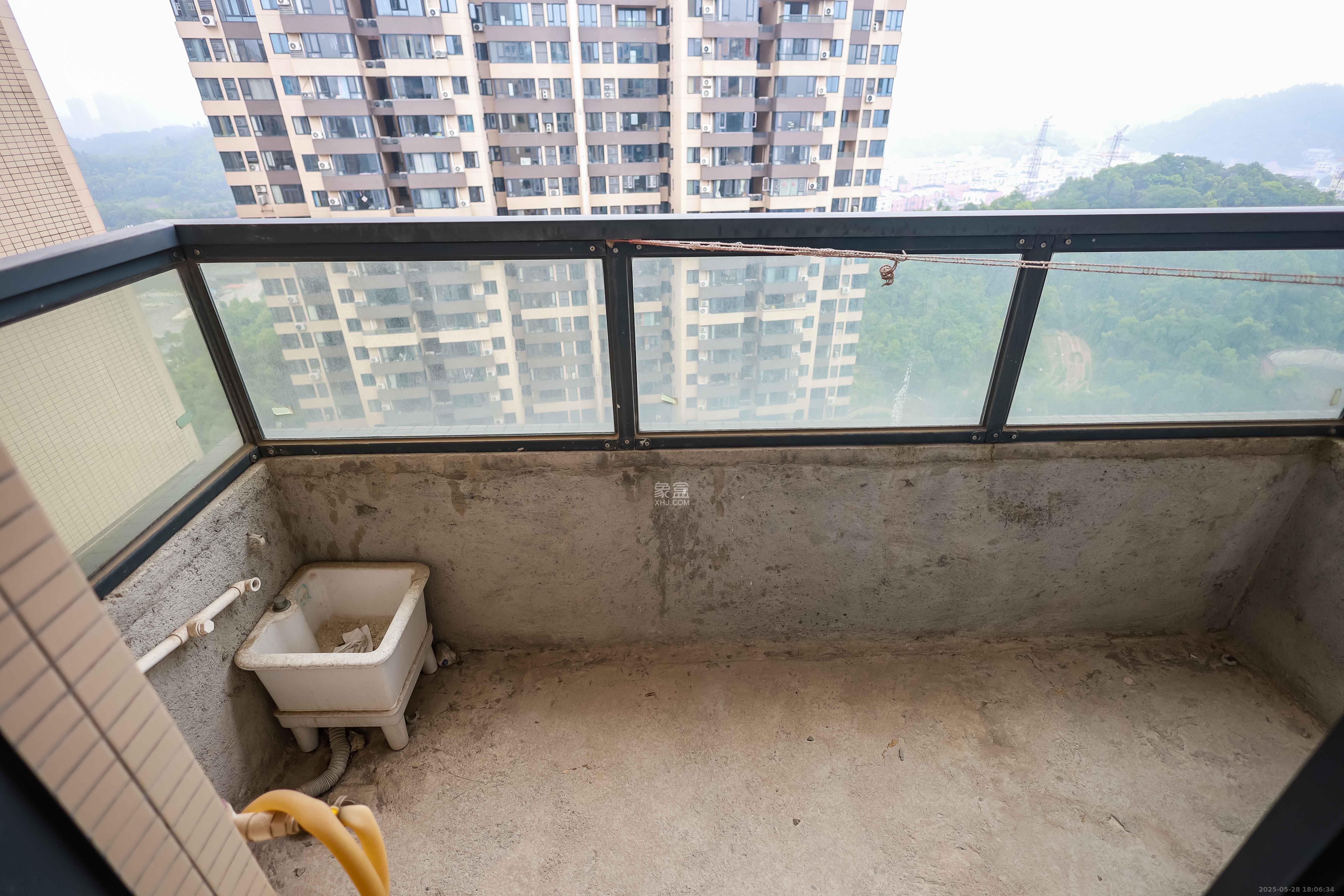 长房云时代  3室2厅2卫    137.0万阳台