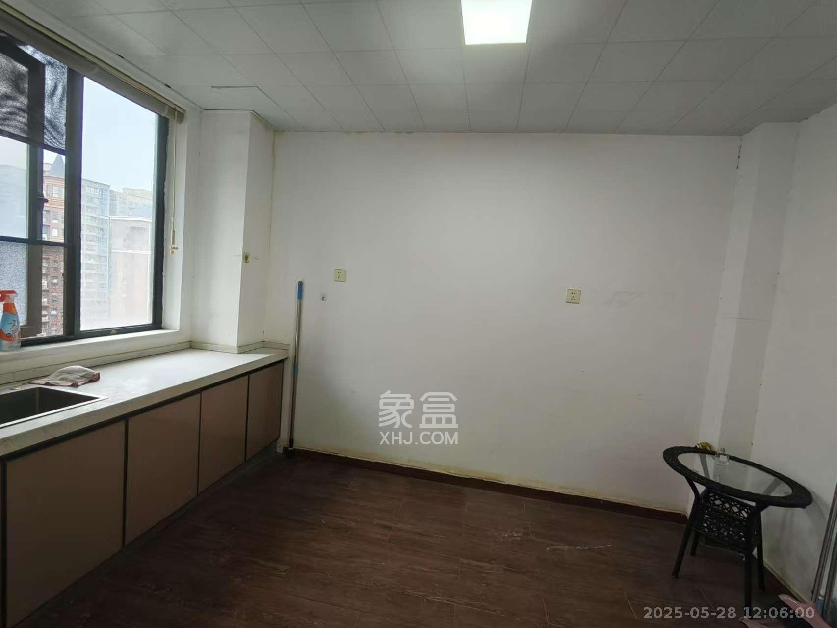 长沙欧洲城  4室2厅1卫    3200.0元/月 长沙欧洲城  4室2厅1卫    3200.0元/月室内图