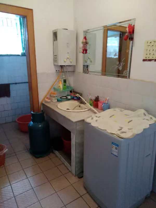 政府统建房 3室2厅1卫 1200.0元/月 政府统建房 3室2厅1卫 1200.0元/月室内图