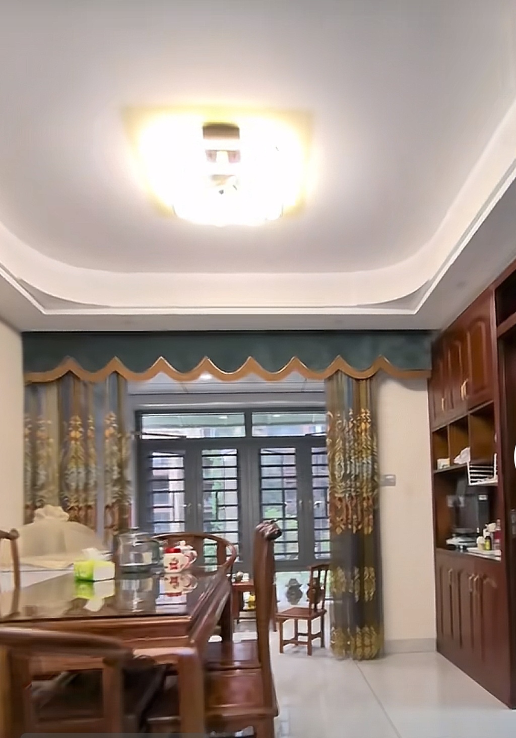 电力中央城 4室2厅2卫 130.0万 电力中央城 4室2厅2卫 130.0万客厅