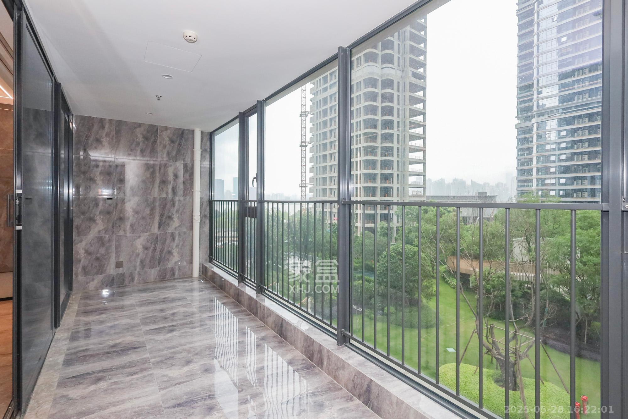 旭辉铂悦湘江 4室2厅4卫 718.0万 旭辉铂悦湘江 4室2厅4卫 718.0万阳台